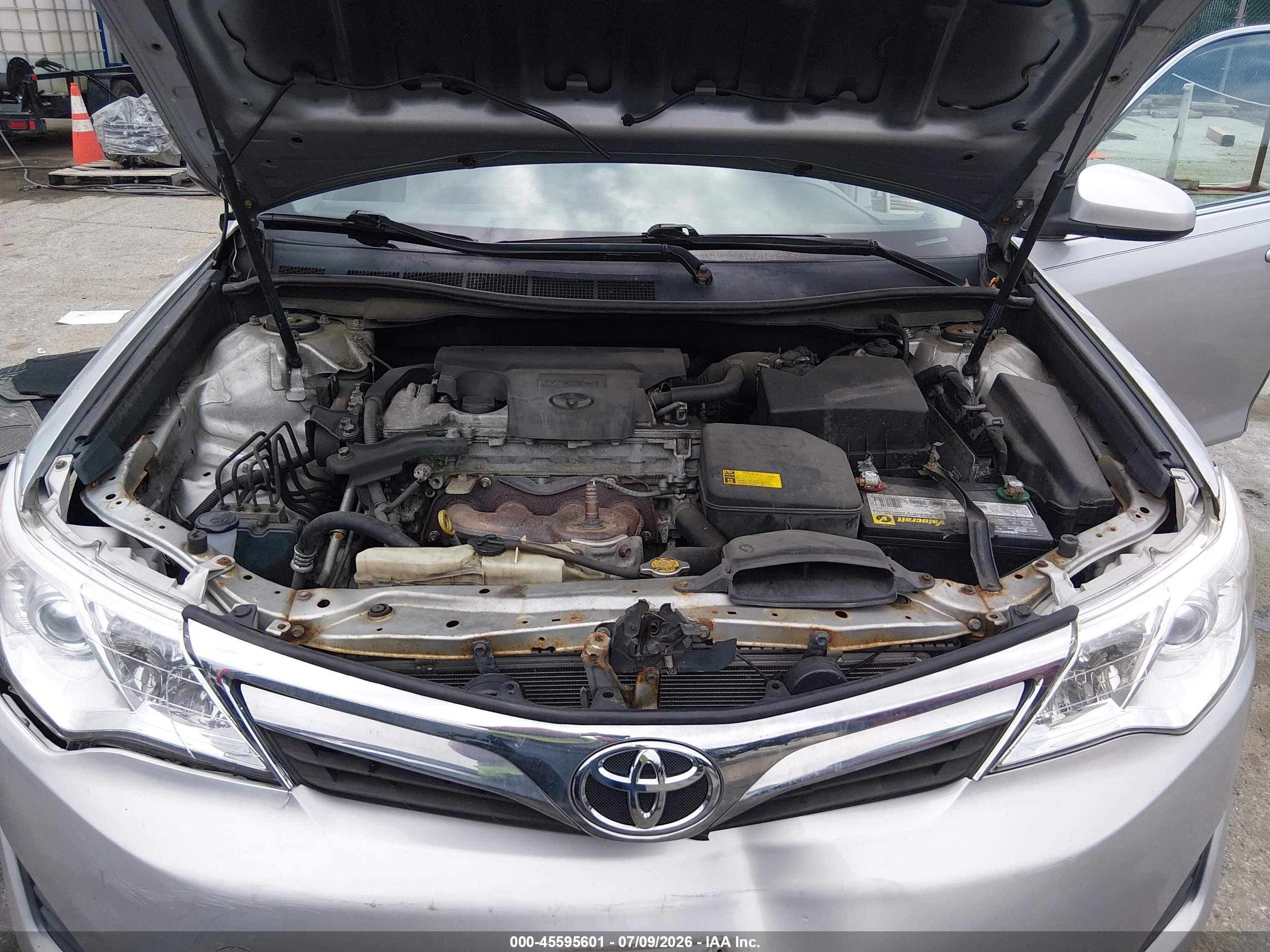2014 Toyota Camry Le Silver vin: 4T4BF1FK4ER346477