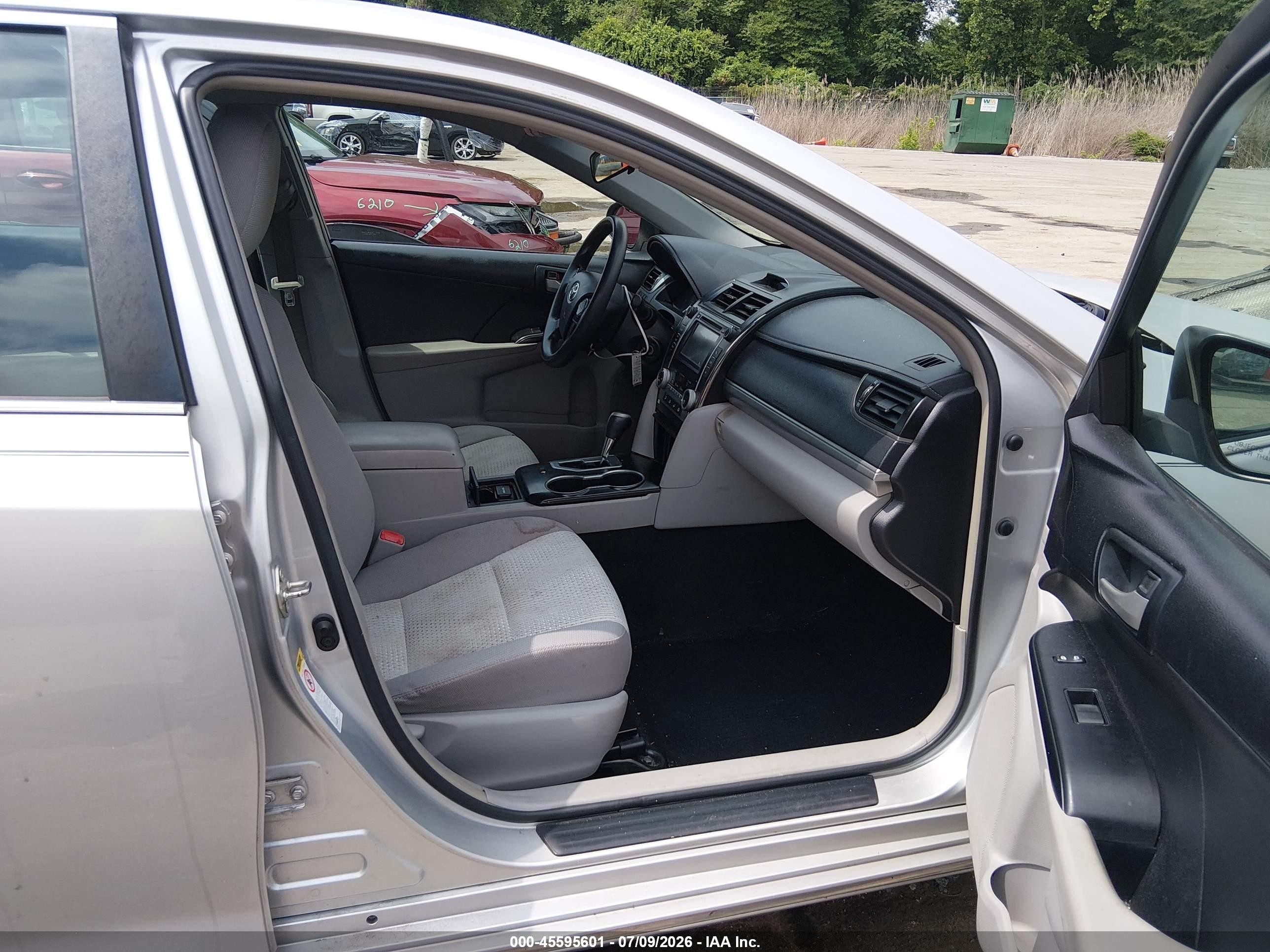 2014 Toyota Camry Le Silver vin: 4T4BF1FK4ER346477
