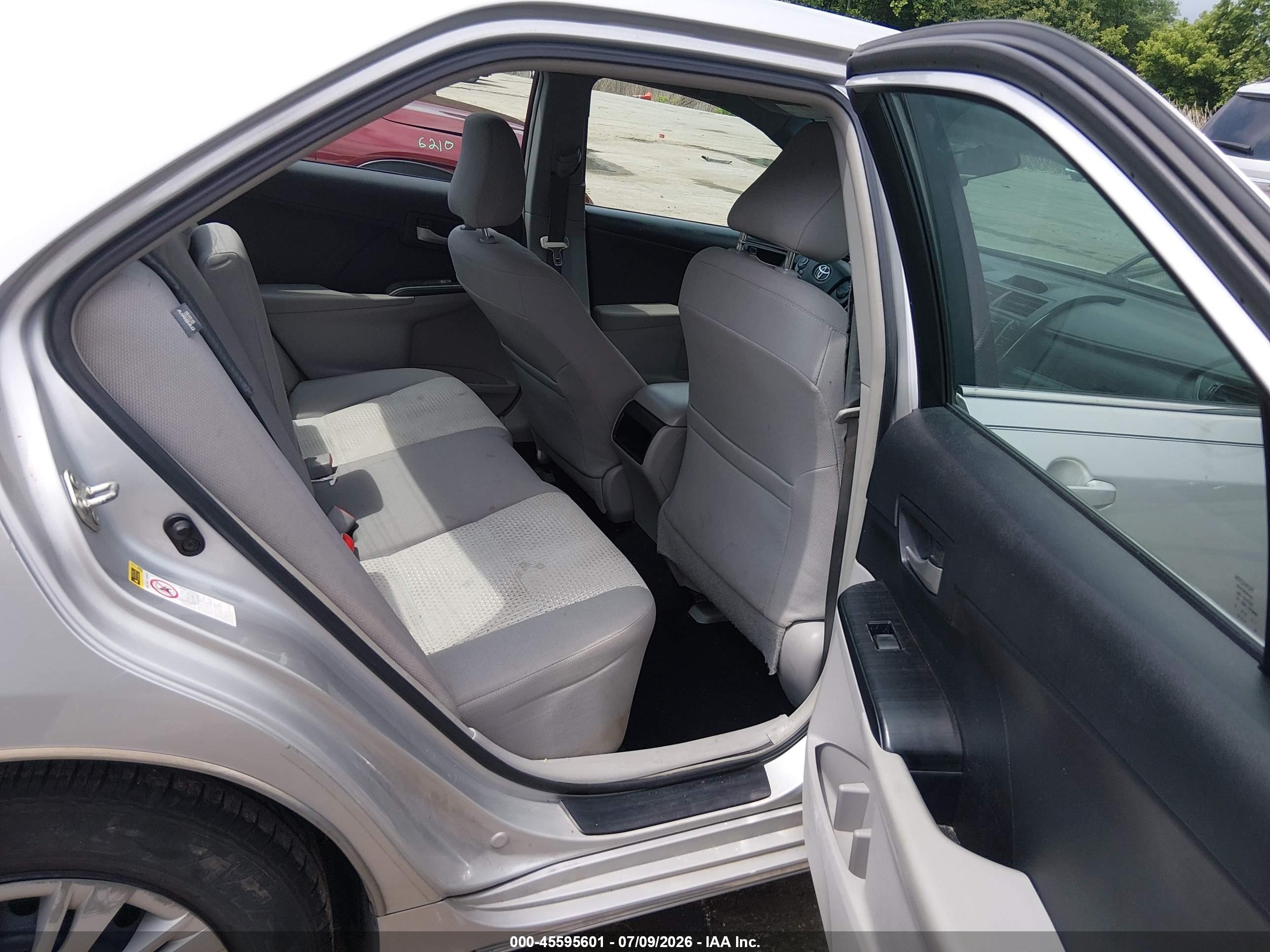 2014 Toyota Camry Le Silver vin: 4T4BF1FK4ER346477