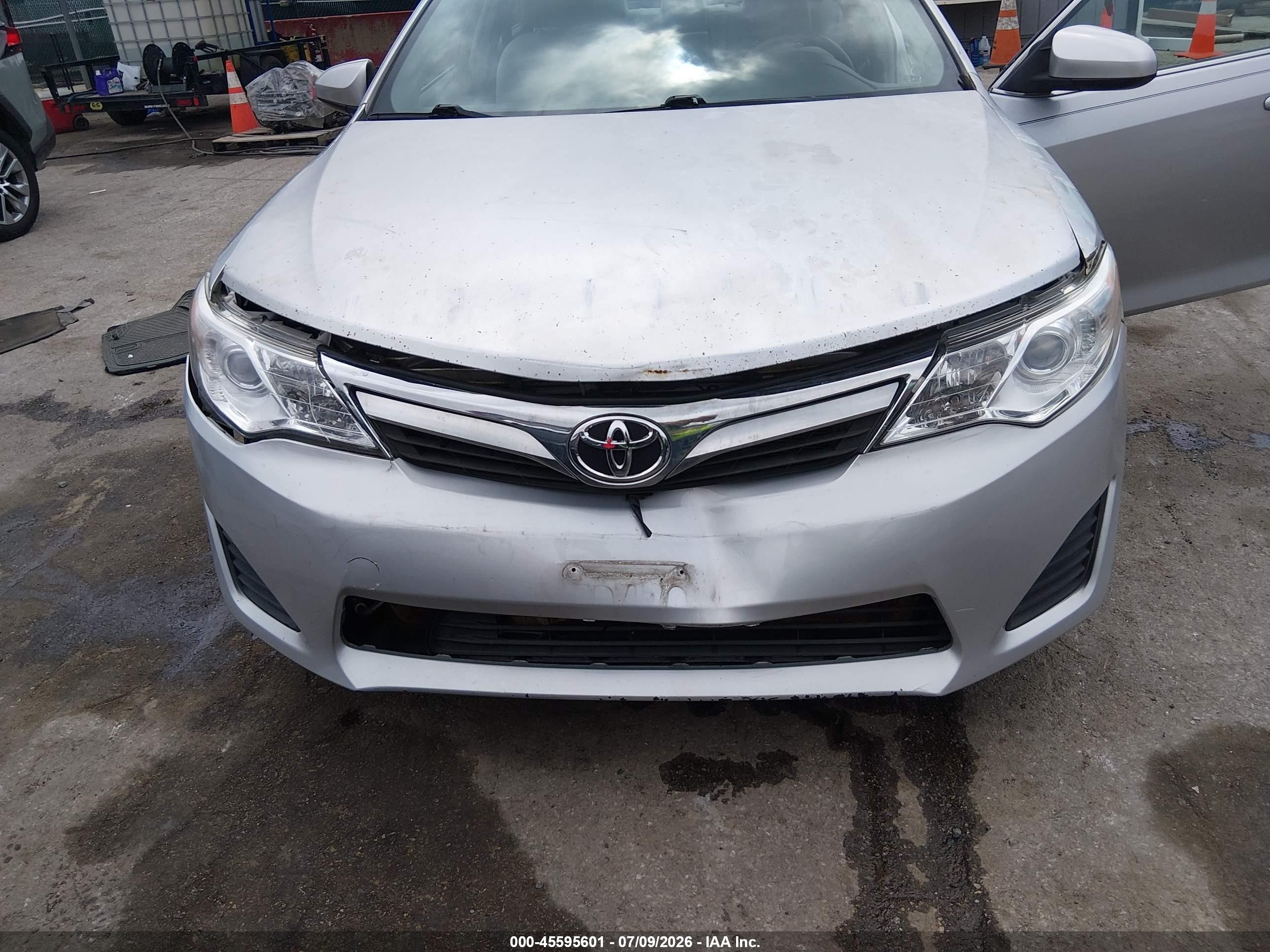 2014 Toyota Camry Le Silver vin: 4T4BF1FK4ER346477