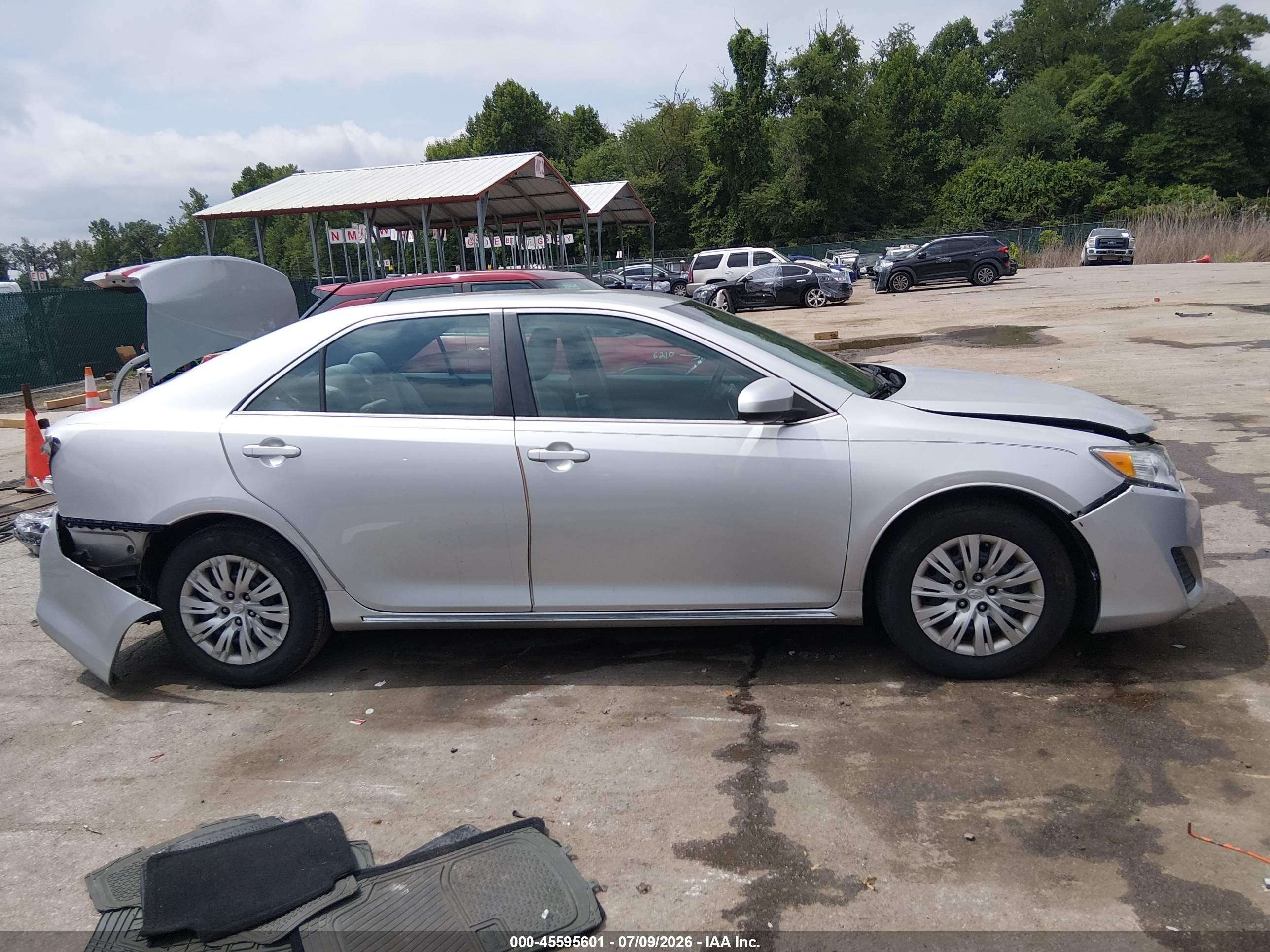 2014 Toyota Camry Le Silver vin: 4T4BF1FK4ER346477