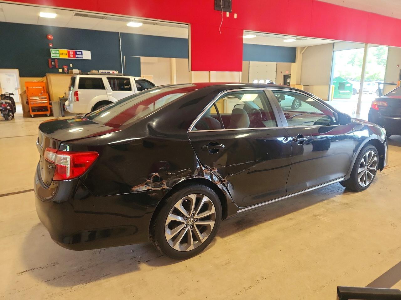 2014 Toyota Camry Le Черный vin: 4T4BF1FK4ER352991