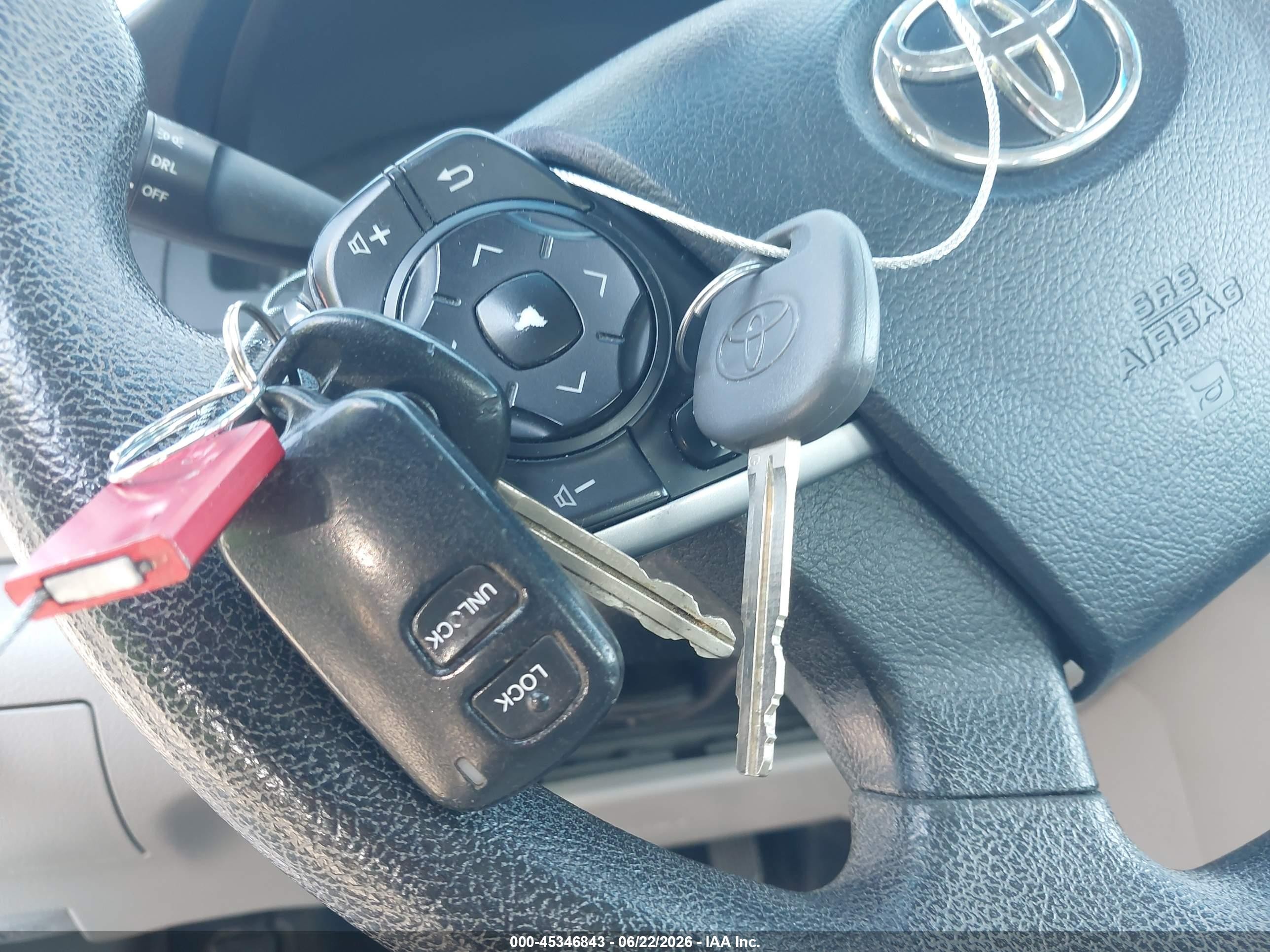 2014 Toyota Camry L Silver vin: 4T4BF1FK4ER355017