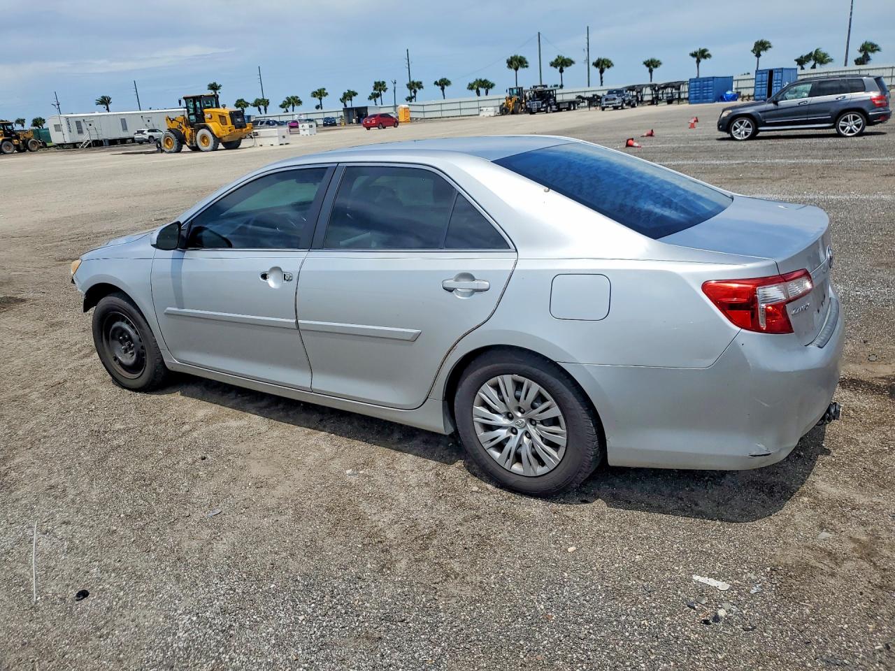 2014 Toyota Camry L Silver vin: 4T4BF1FK4ER357396