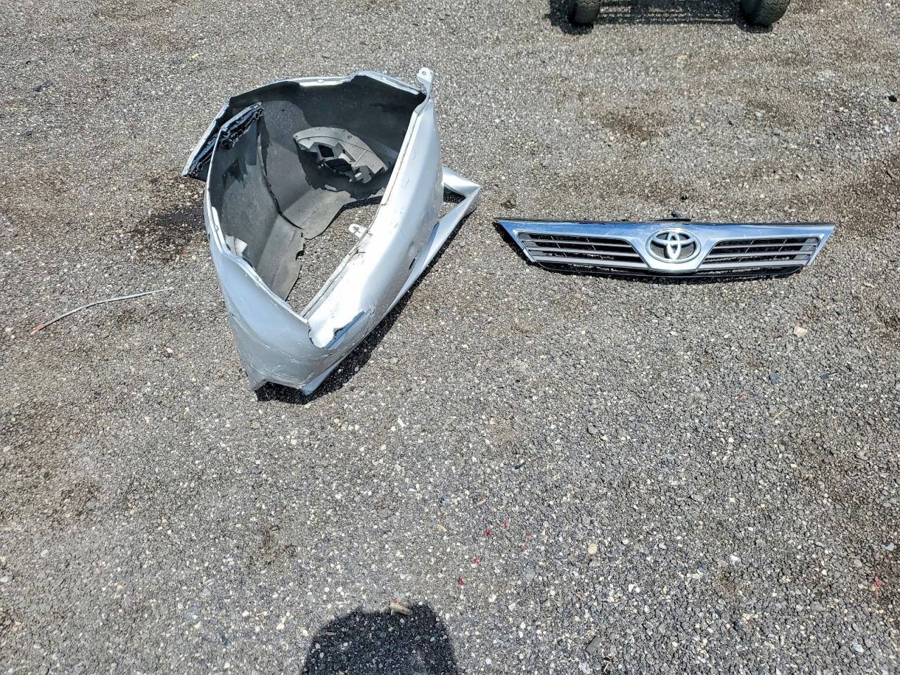 2014 Toyota Camry L Silver vin: 4T4BF1FK4ER357396