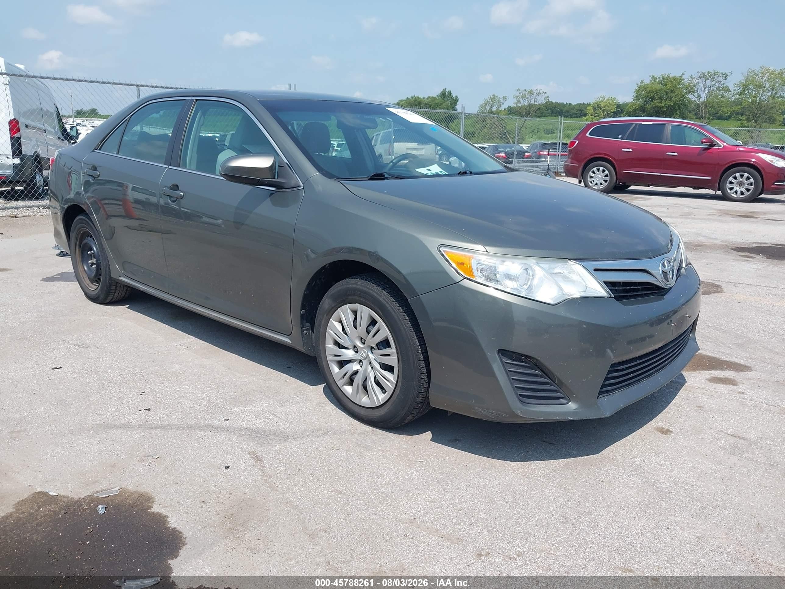 2014 Toyota Camry Le Gray vin: 4T4BF1FK4ER363618