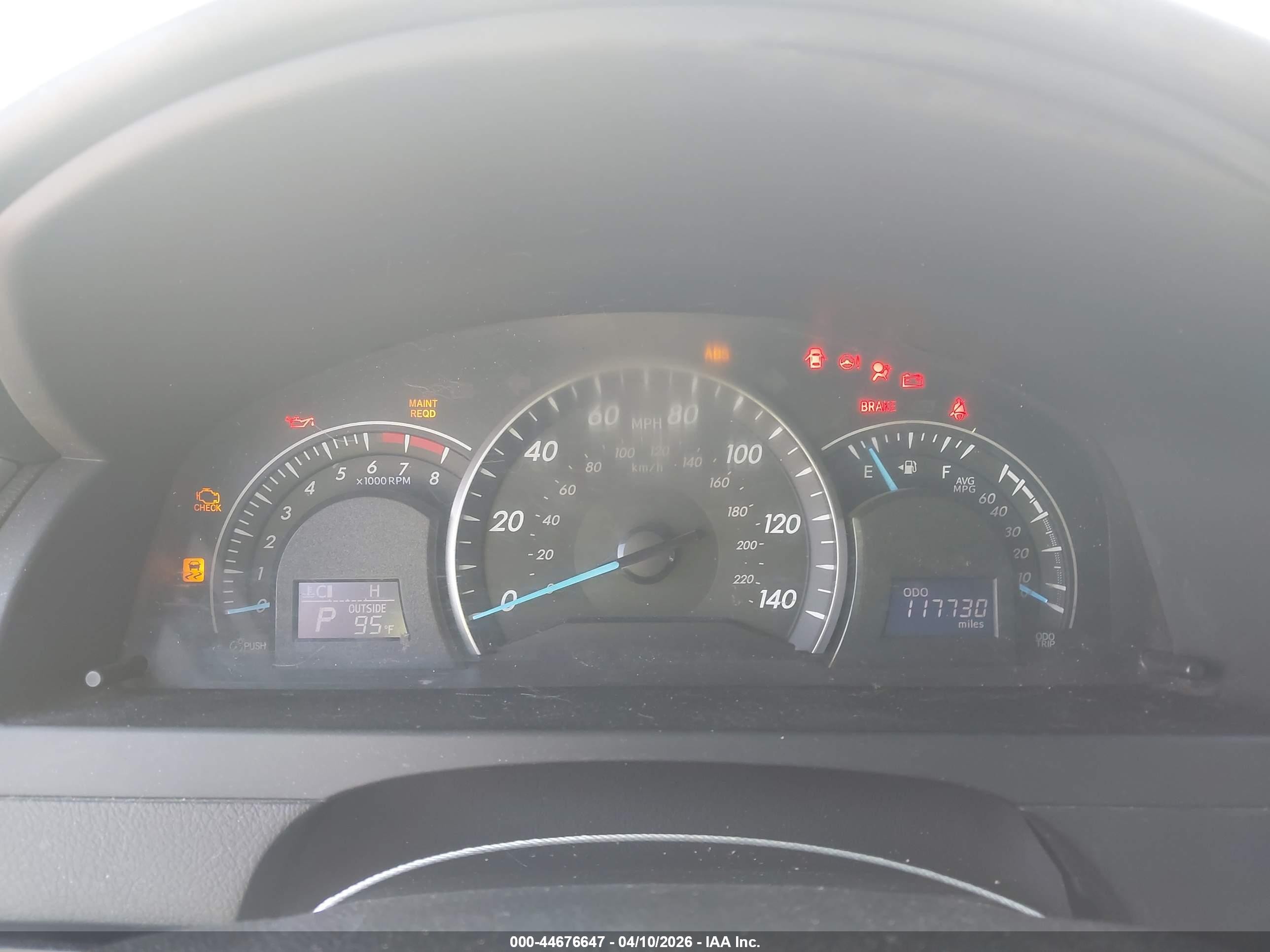 2014 Toyota Camry Le Серебряный vin: 4T4BF1FK4ER365045