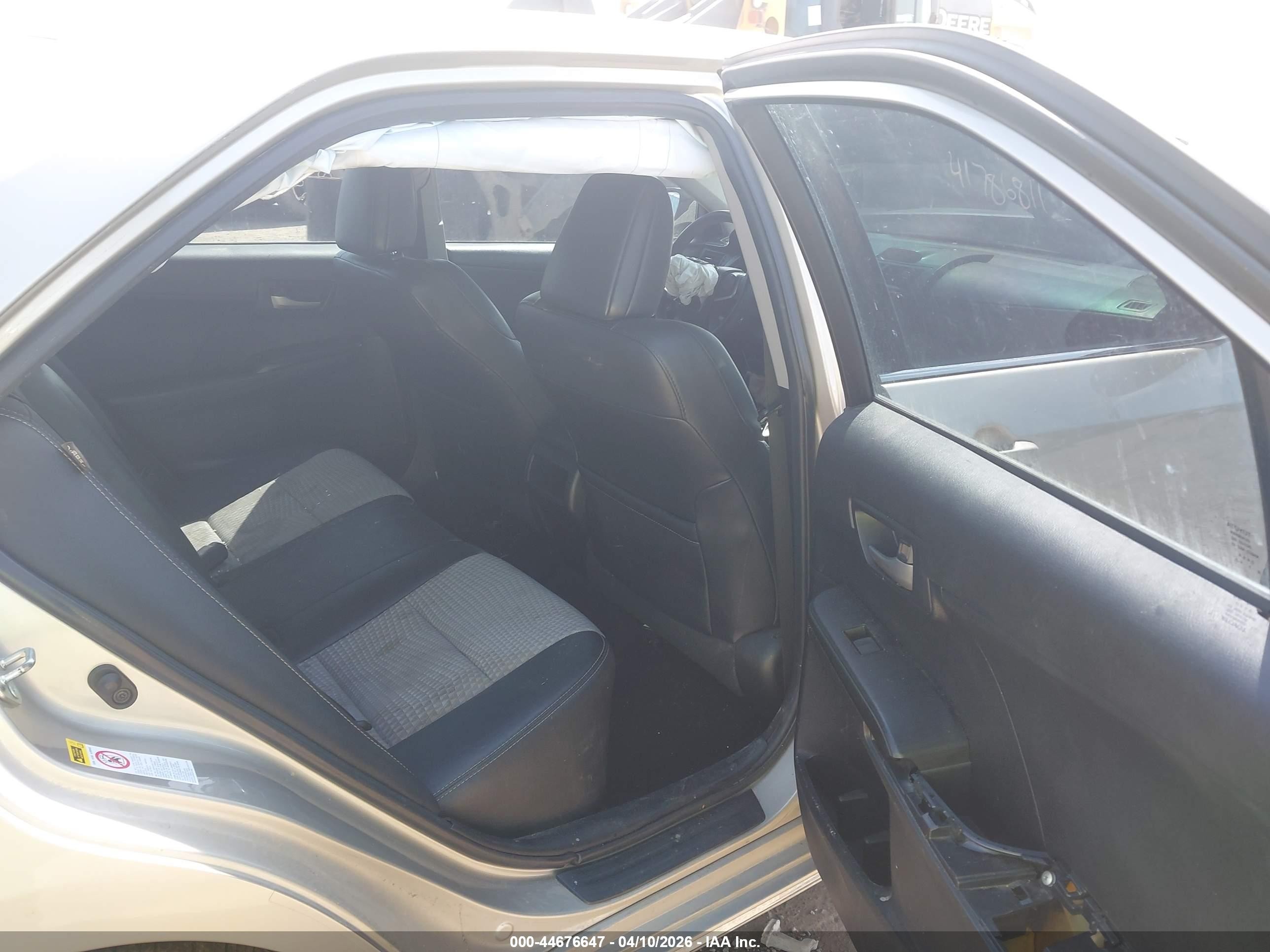 2014 Toyota Camry Le Серебряный vin: 4T4BF1FK4ER365045