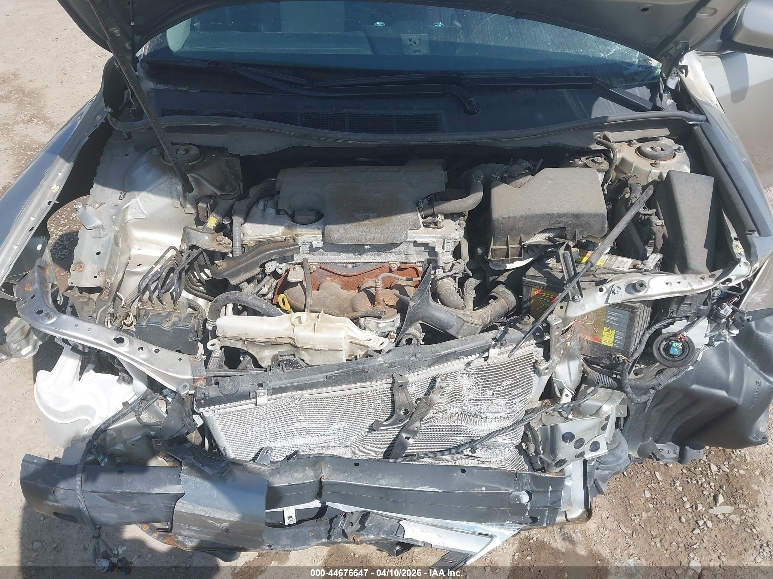 2014 Toyota Camry Le Серебряный vin: 4T4BF1FK4ER365045