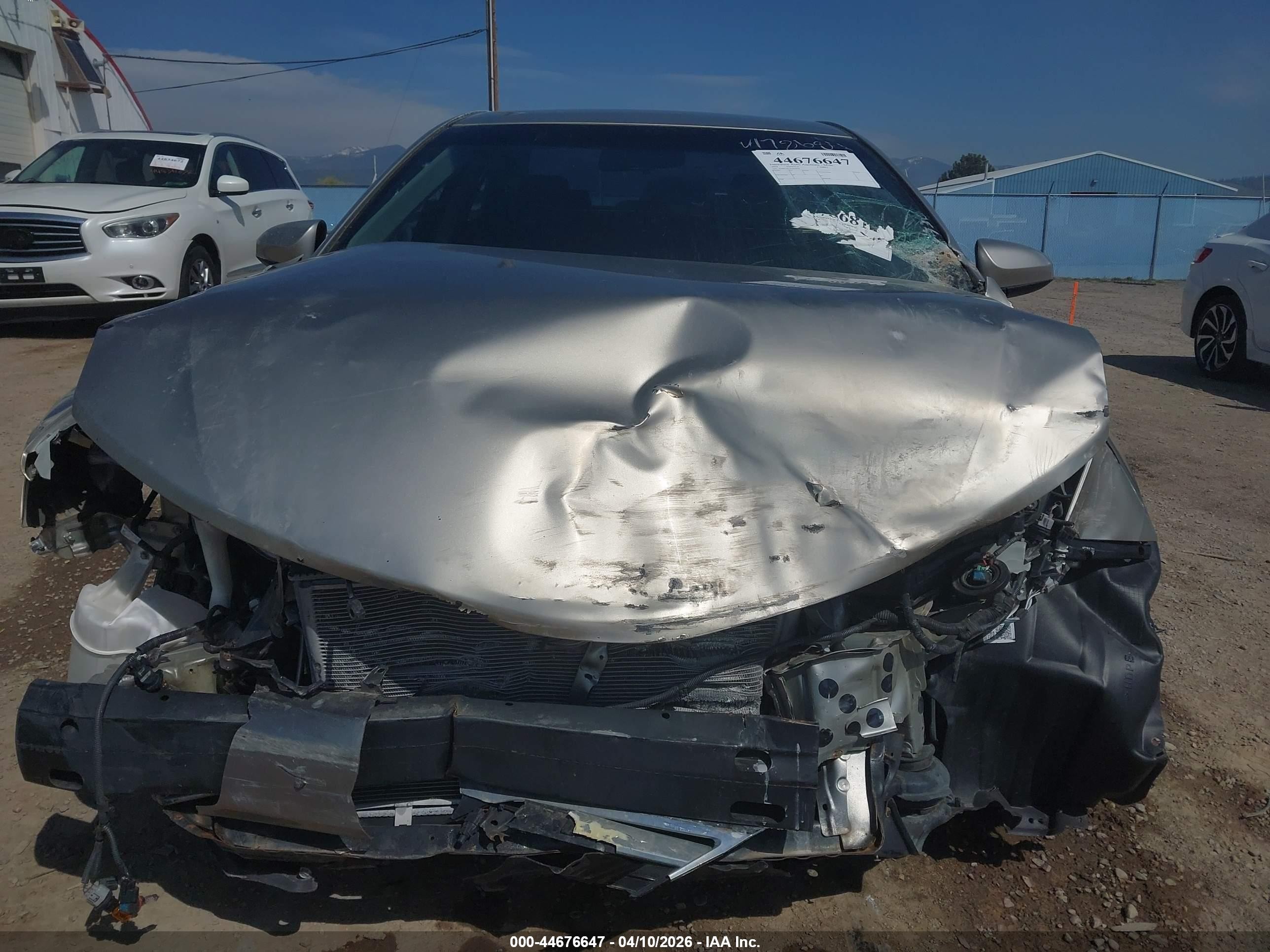 2014 Toyota Camry Le Серебряный vin: 4T4BF1FK4ER365045