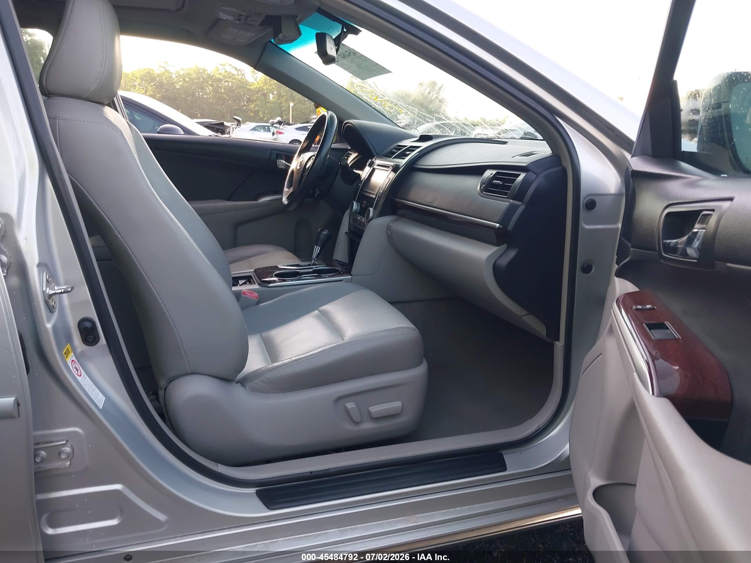 2014 Toyota Camry Xle Silver vin: 4T4BF1FK4ER369080