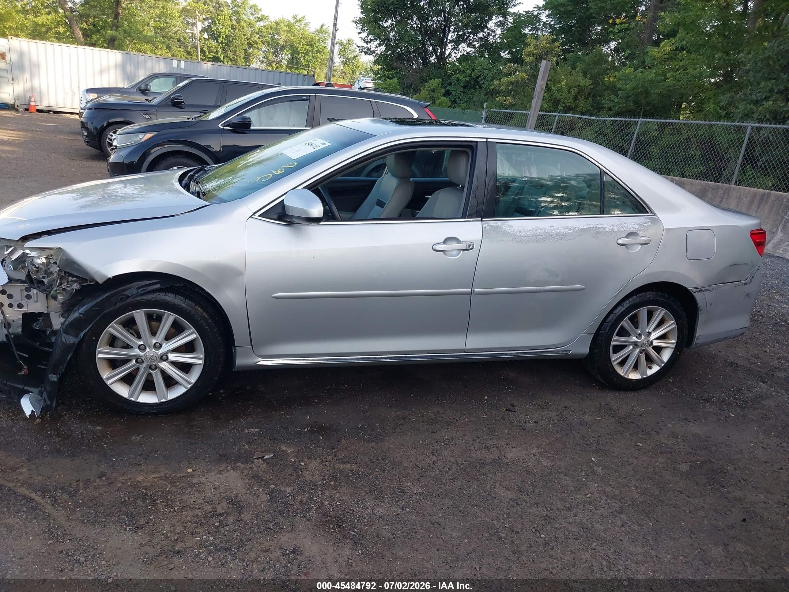 2014 Toyota Camry Xle Silver vin: 4T4BF1FK4ER369080