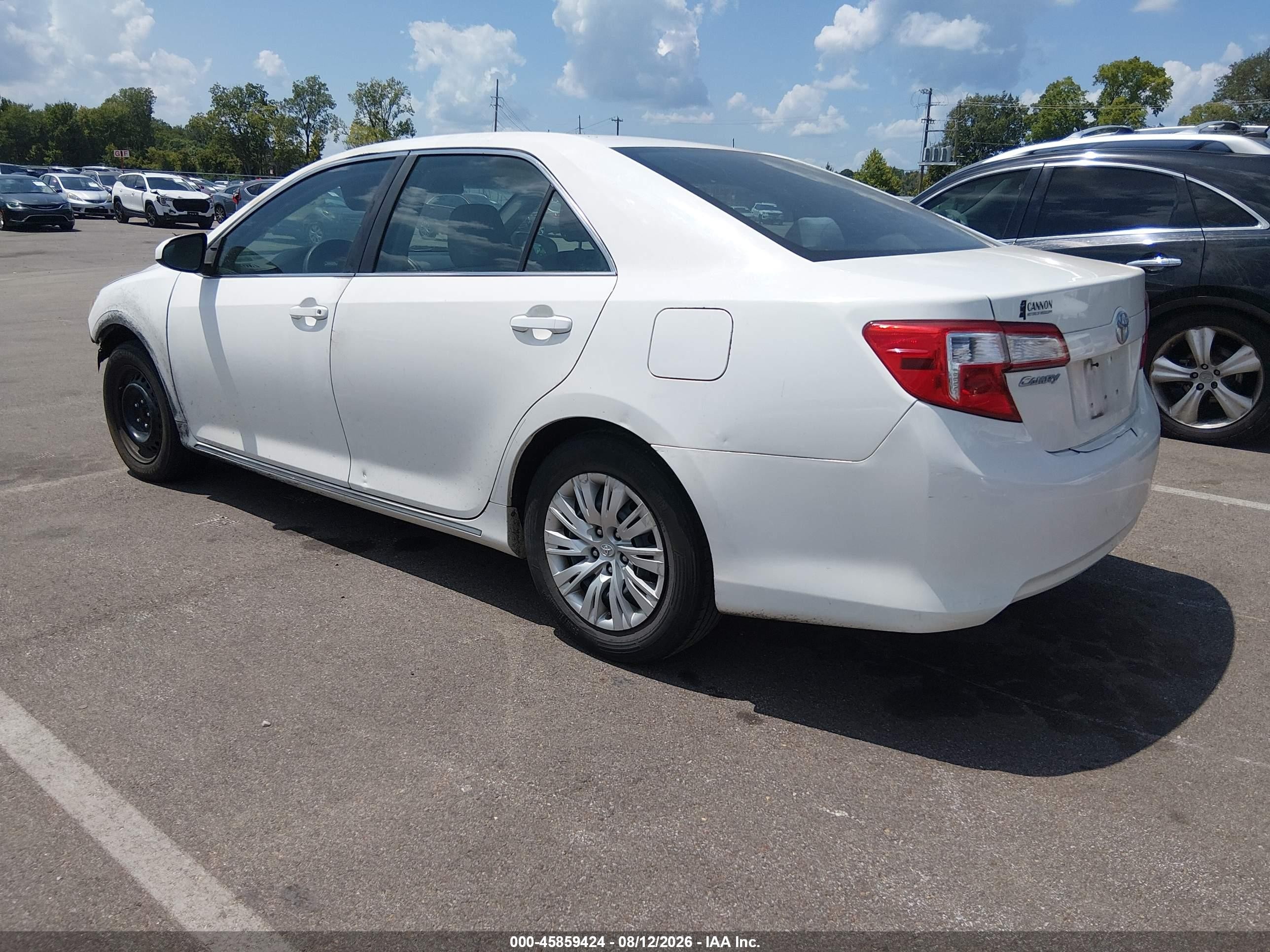 2014 Toyota Camry Le White vin: 4T4BF1FK4ER371301