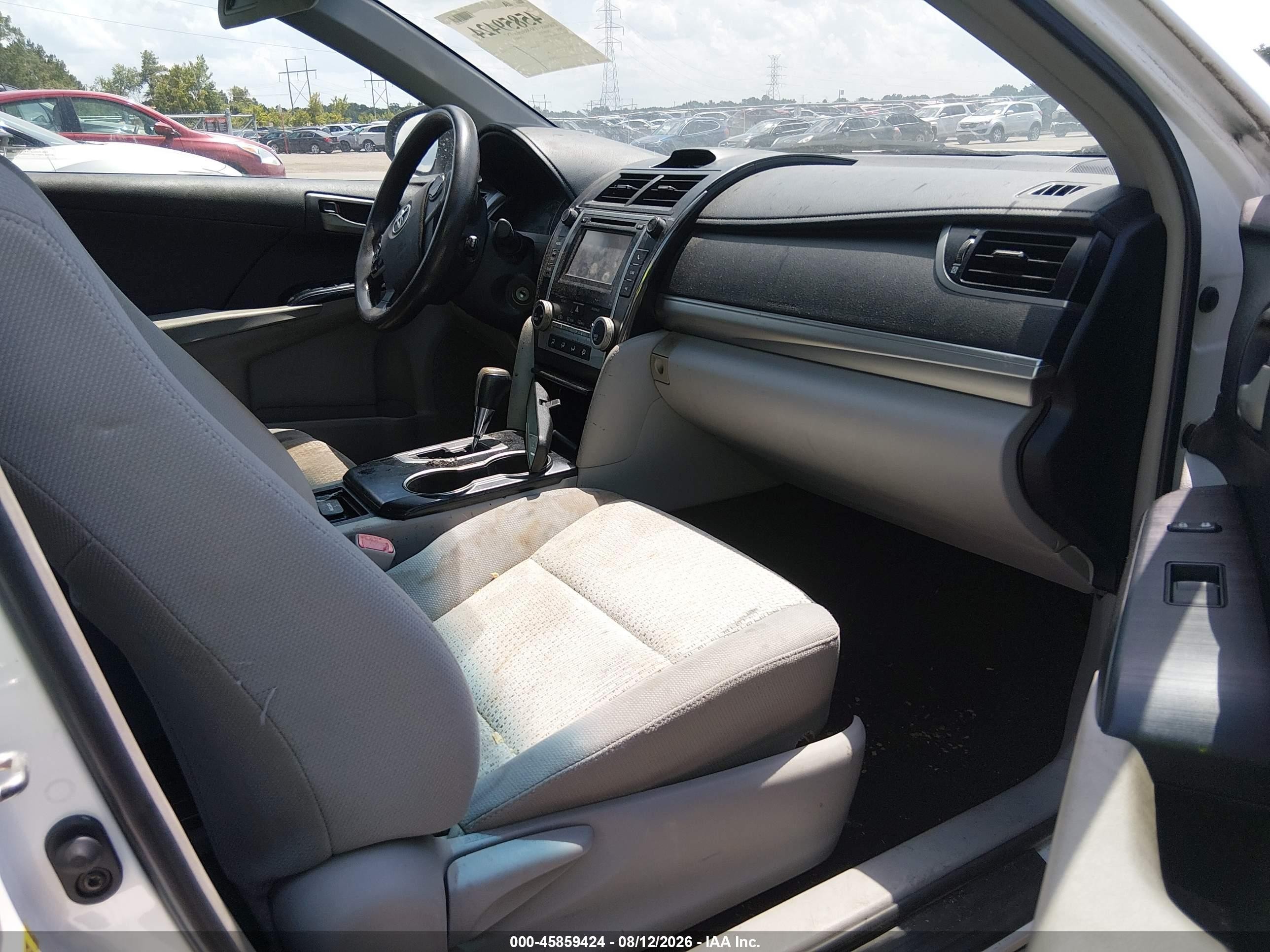 2014 Toyota Camry Le White vin: 4T4BF1FK4ER371301
