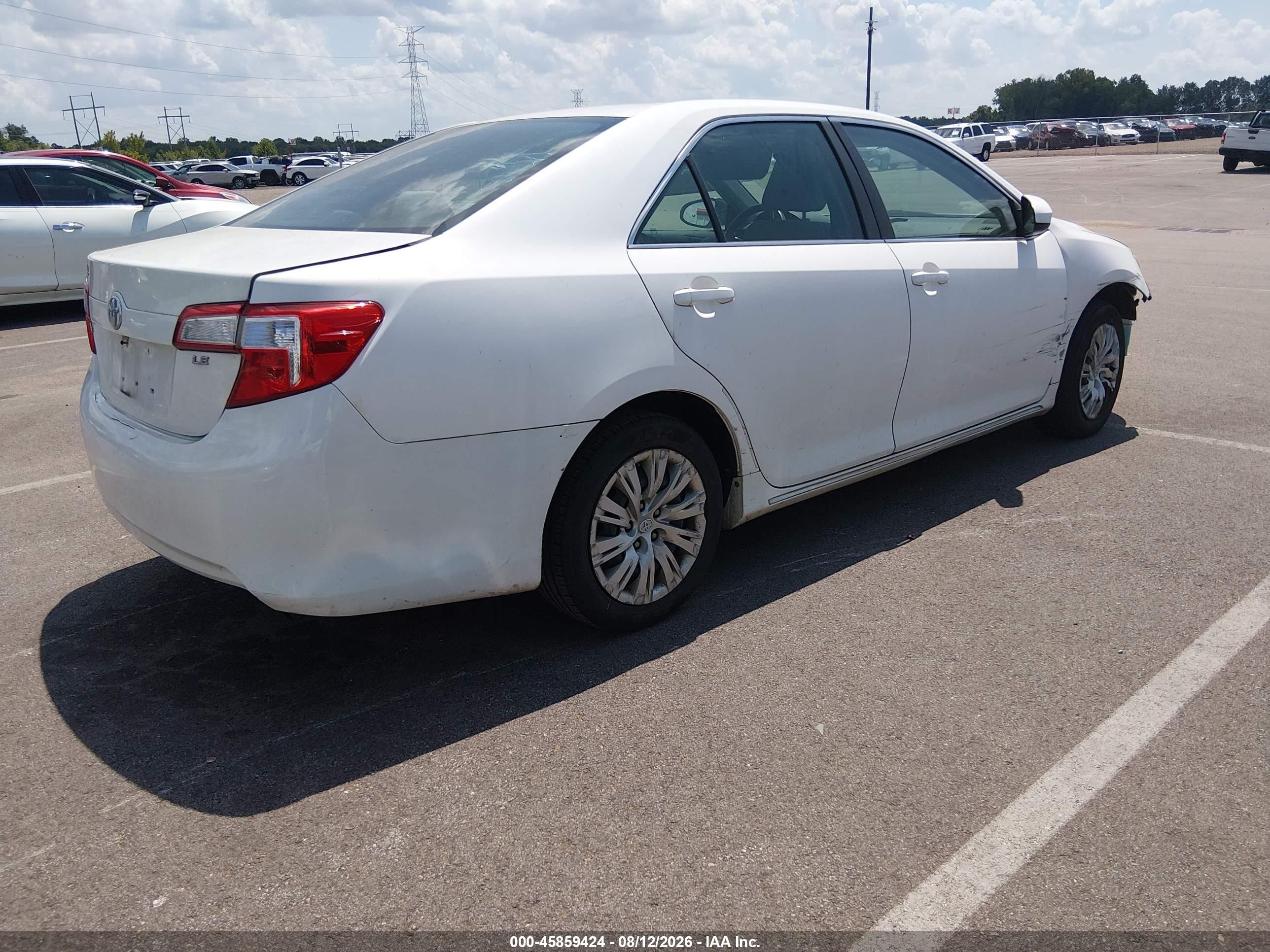 2014 Toyota Camry Le White vin: 4T4BF1FK4ER371301
