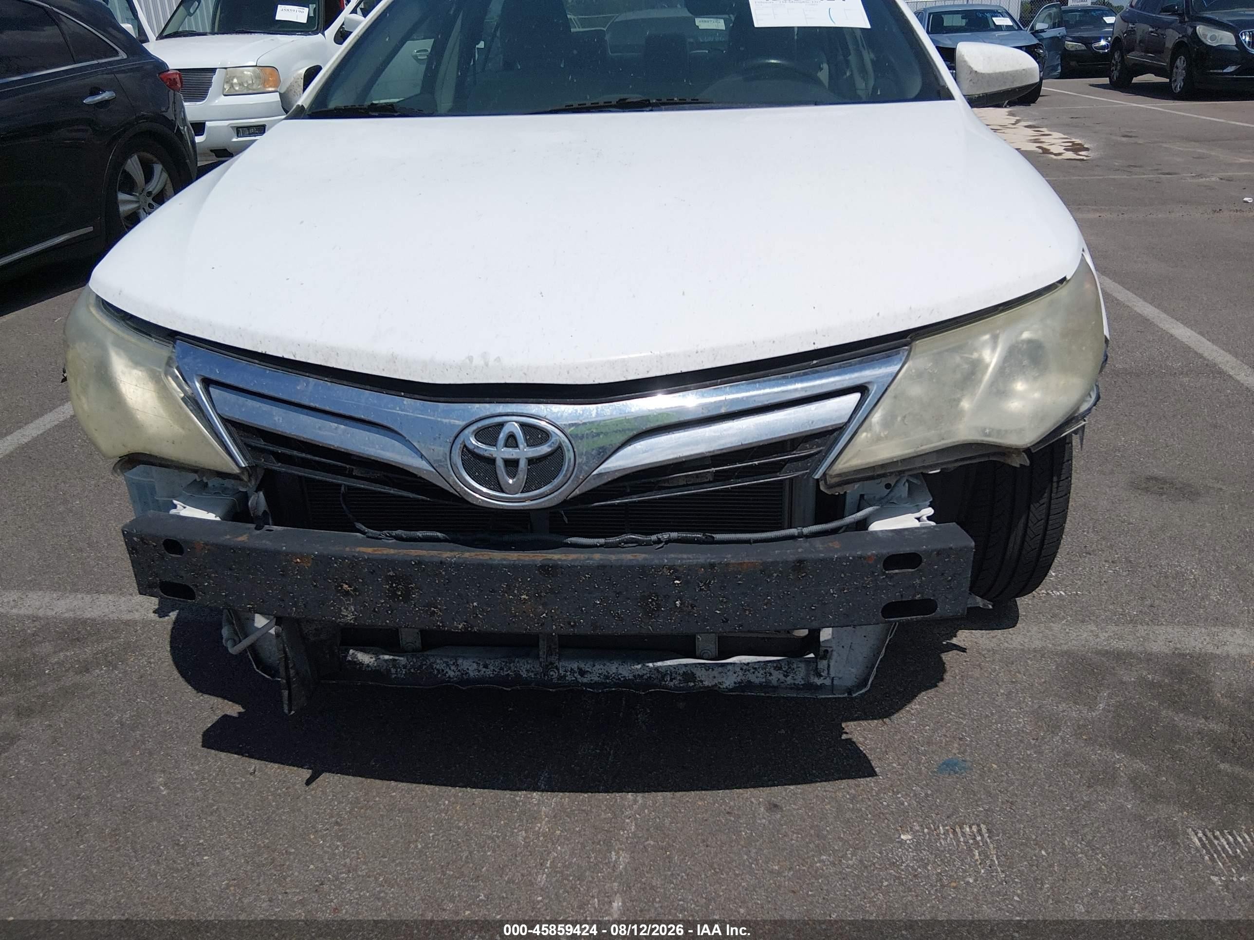 2014 Toyota Camry Le White vin: 4T4BF1FK4ER371301