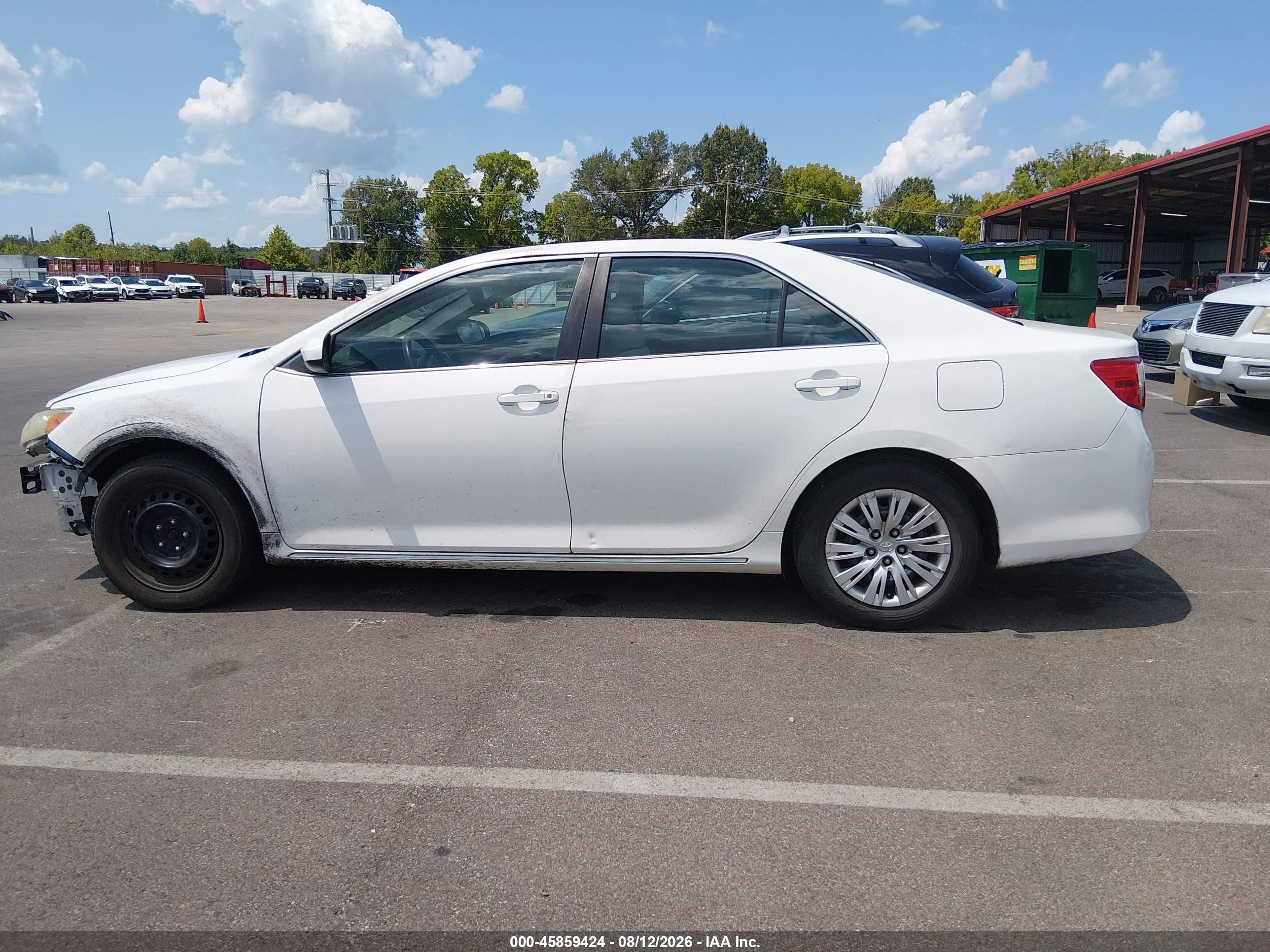 2014 Toyota Camry Le White vin: 4T4BF1FK4ER371301