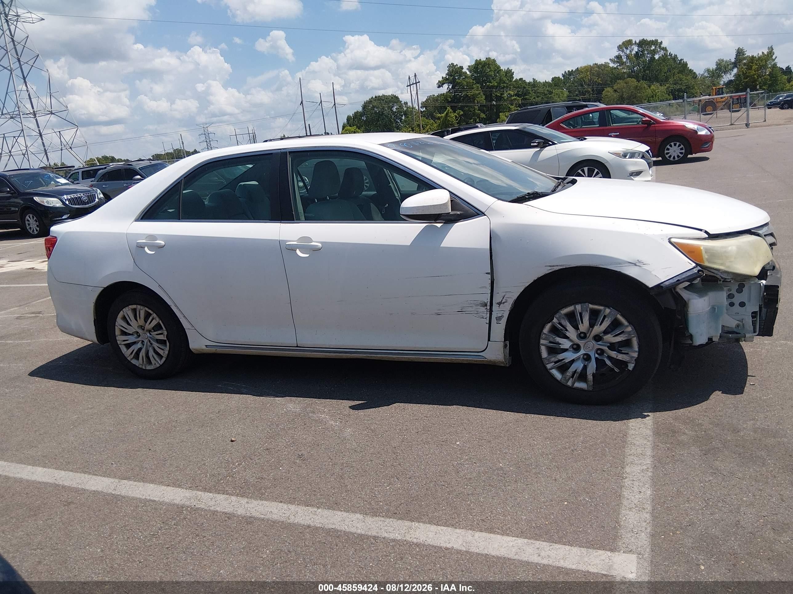 2014 Toyota Camry Le White vin: 4T4BF1FK4ER371301