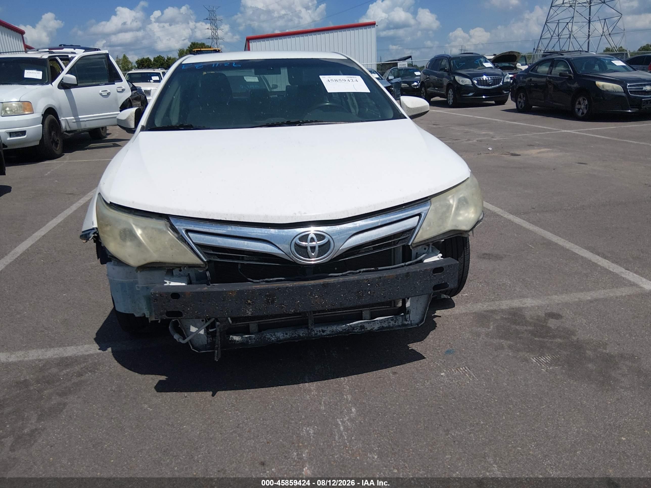 2014 Toyota Camry Le White vin: 4T4BF1FK4ER371301