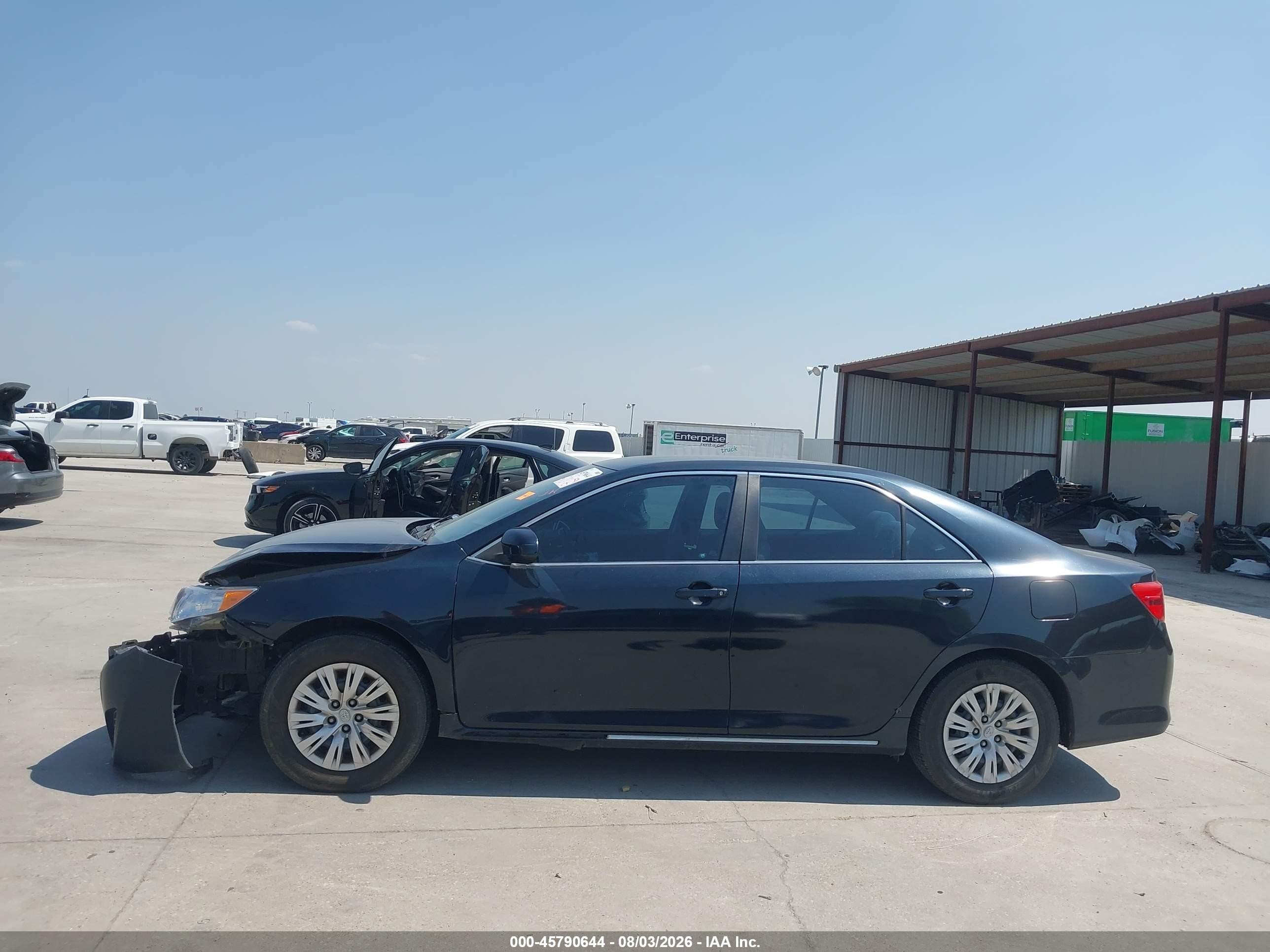 2014 Toyota Camry Le Черный vin: 4T4BF1FK4ER374716