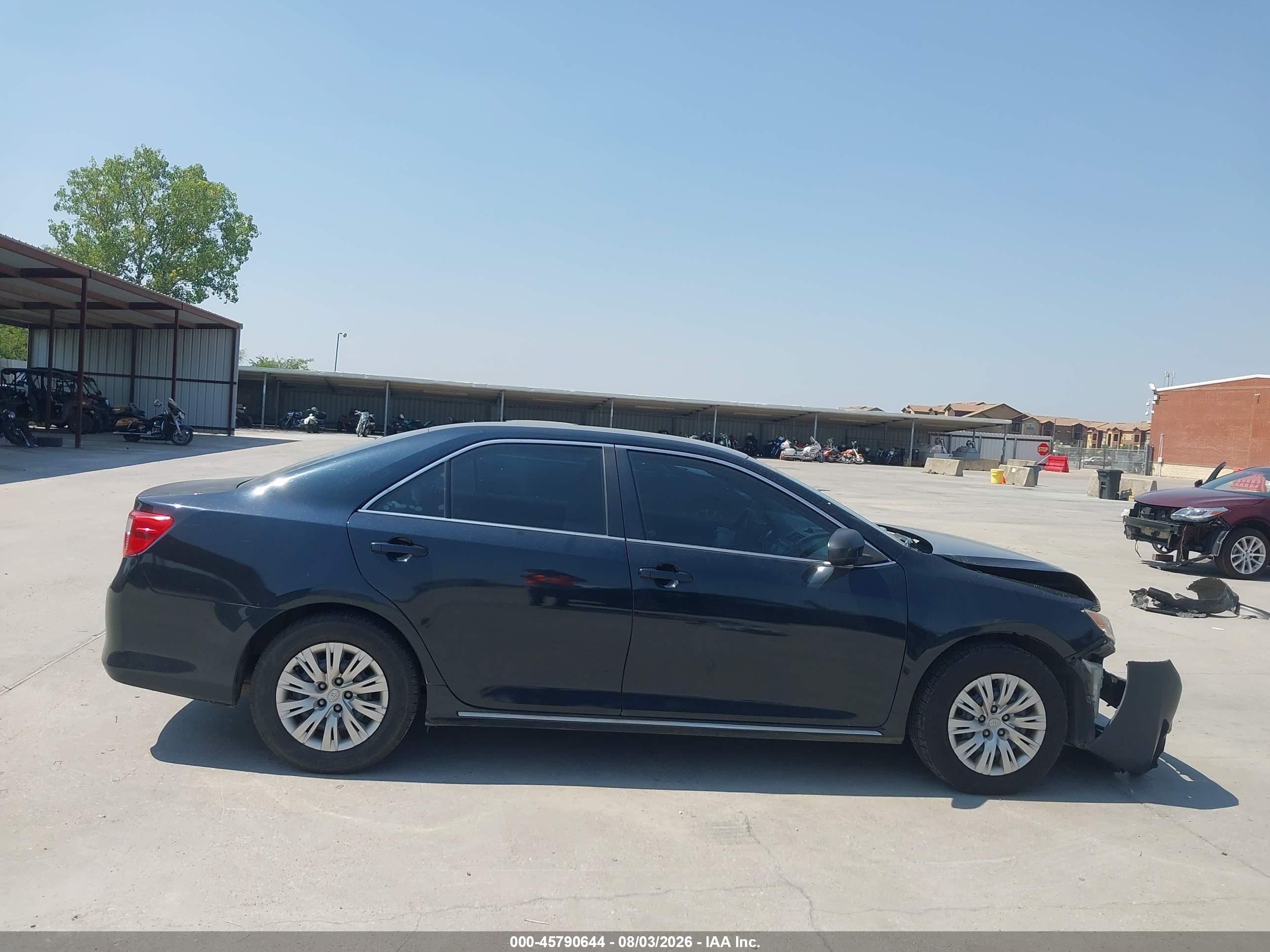 2014 Toyota Camry Le Черный vin: 4T4BF1FK4ER374716