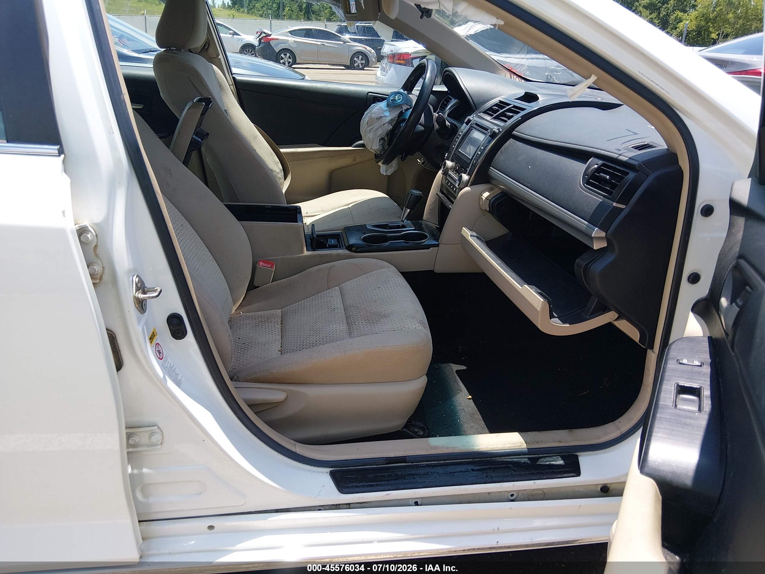 2014 Toyota Camry Le White vin: 4T4BF1FK4ER388759