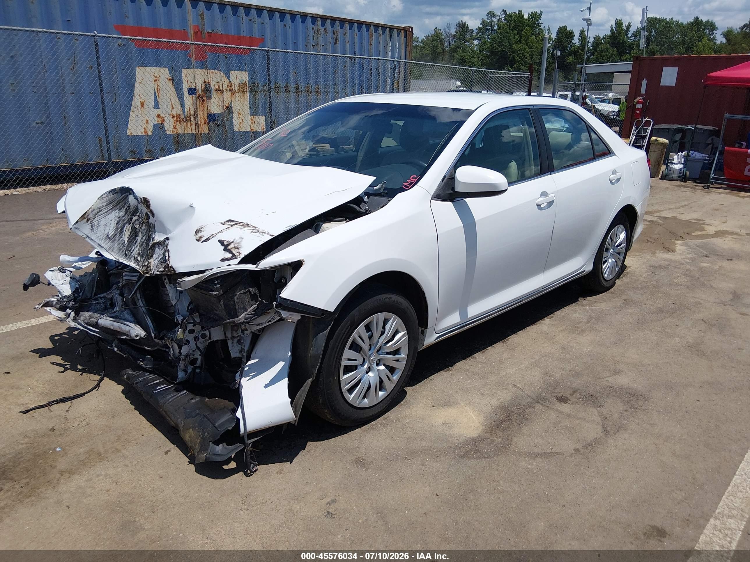 2014 Toyota Camry Le White vin: 4T4BF1FK4ER388759