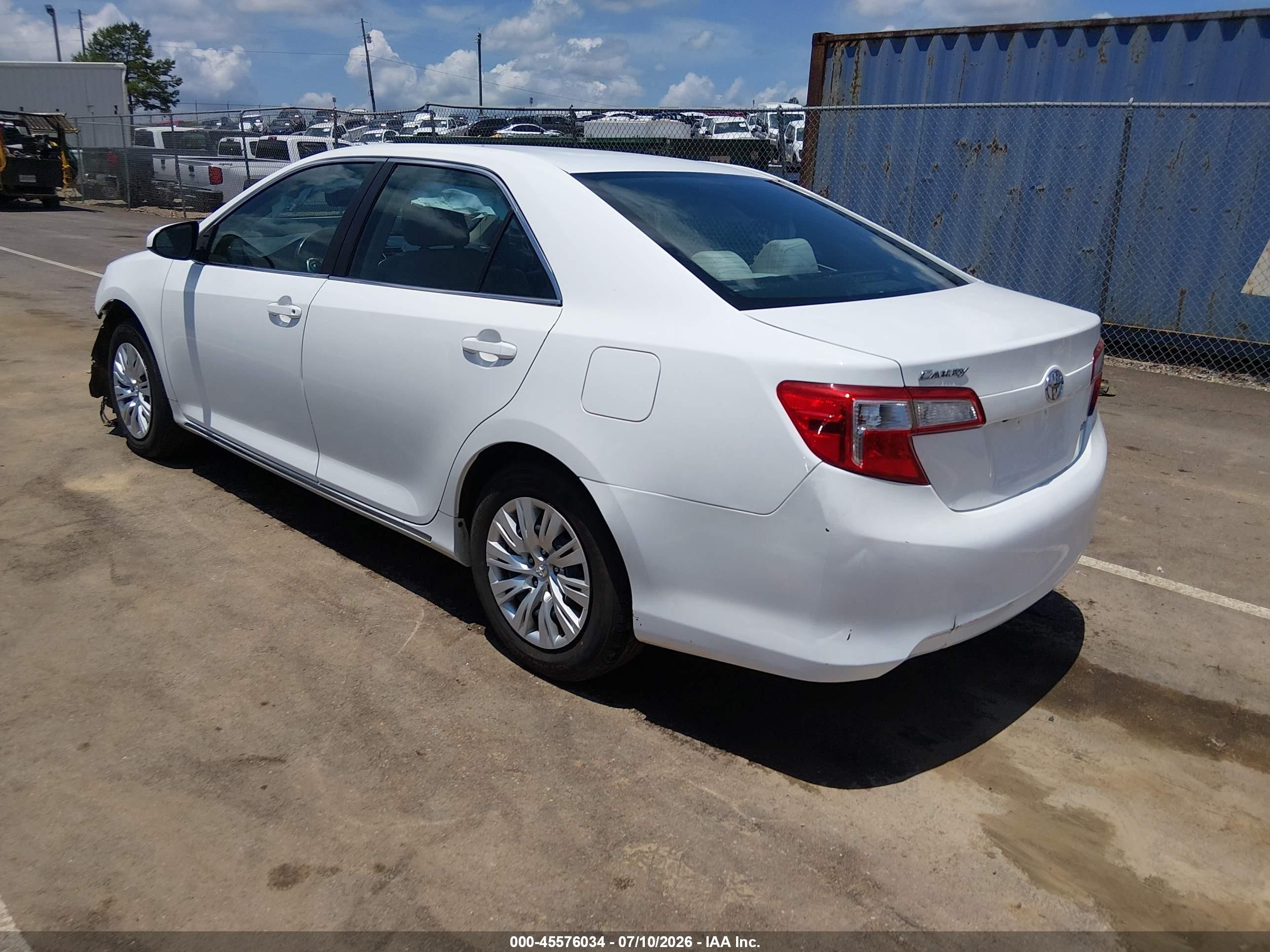 2014 Toyota Camry Le White vin: 4T4BF1FK4ER388759