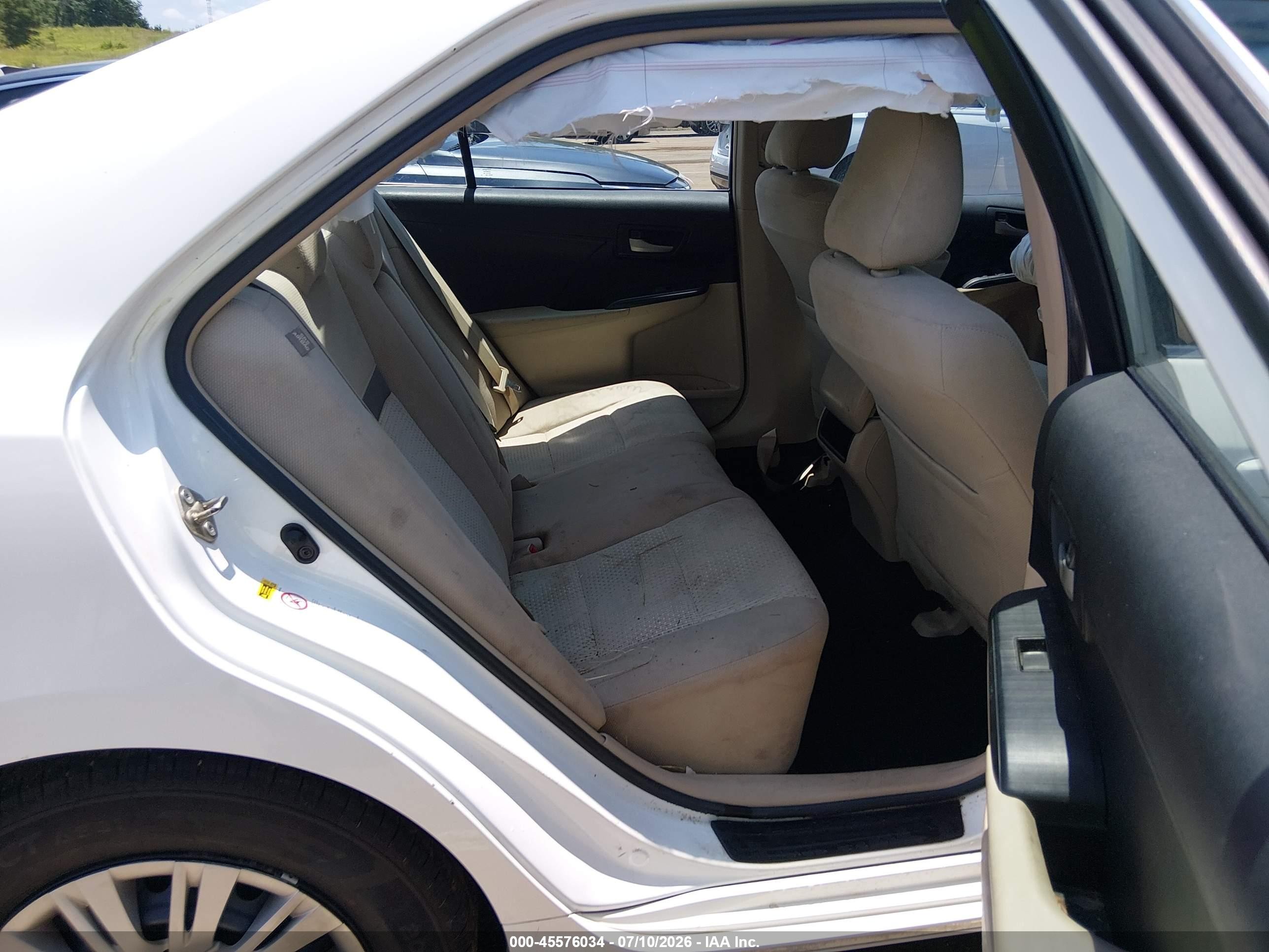 2014 Toyota Camry Le White vin: 4T4BF1FK4ER388759