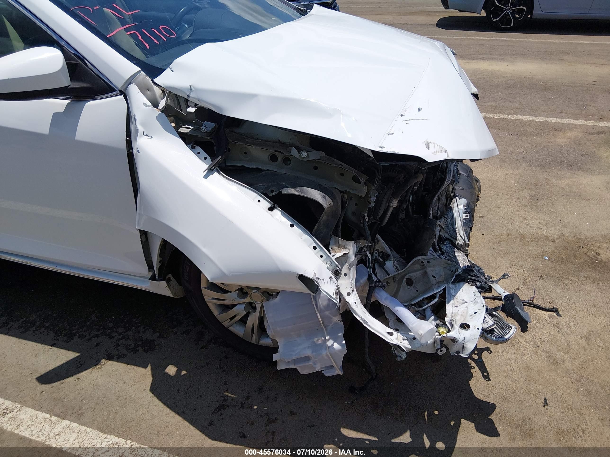 2014 Toyota Camry Le White vin: 4T4BF1FK4ER388759