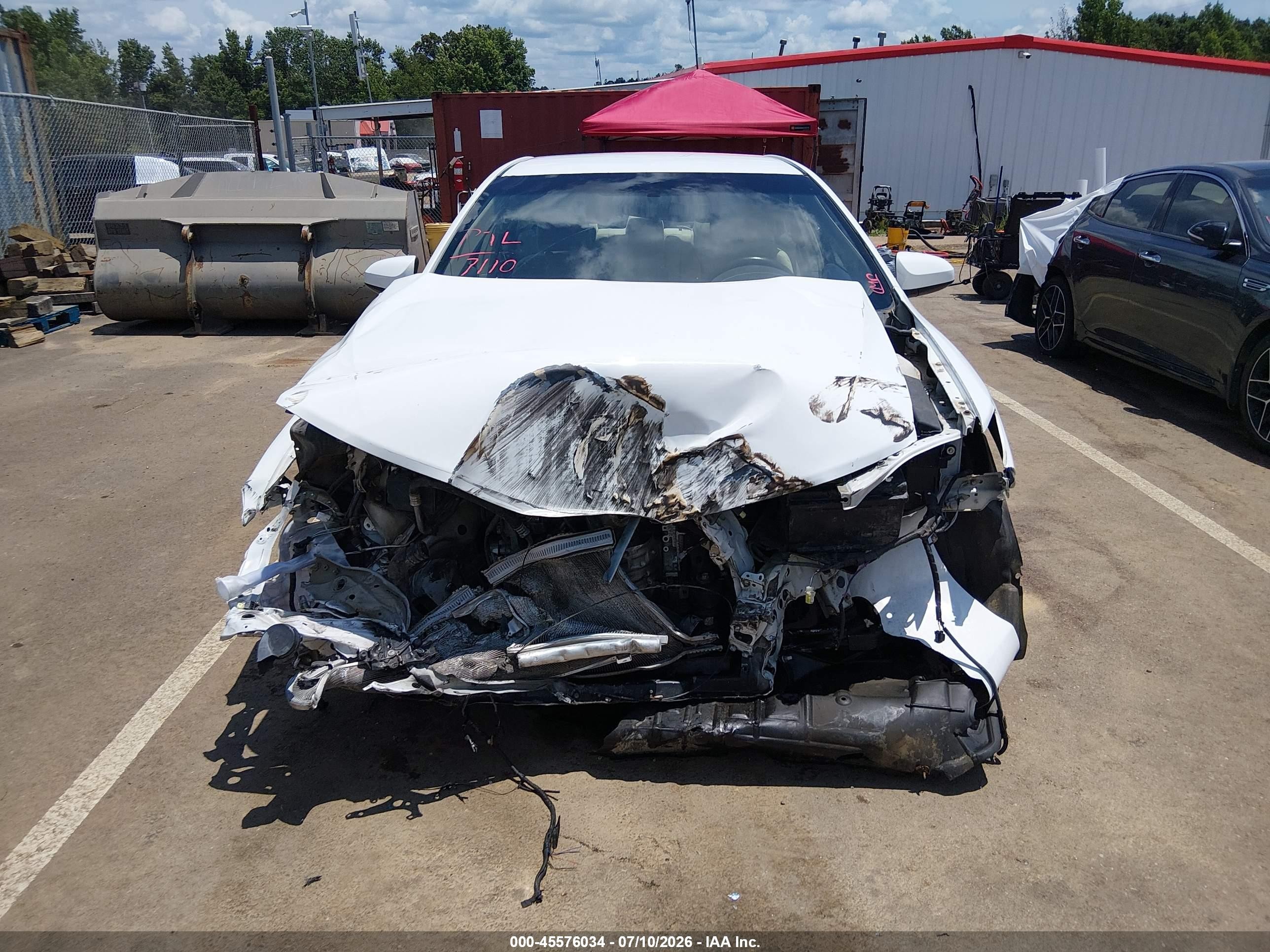 2014 Toyota Camry Le White vin: 4T4BF1FK4ER388759