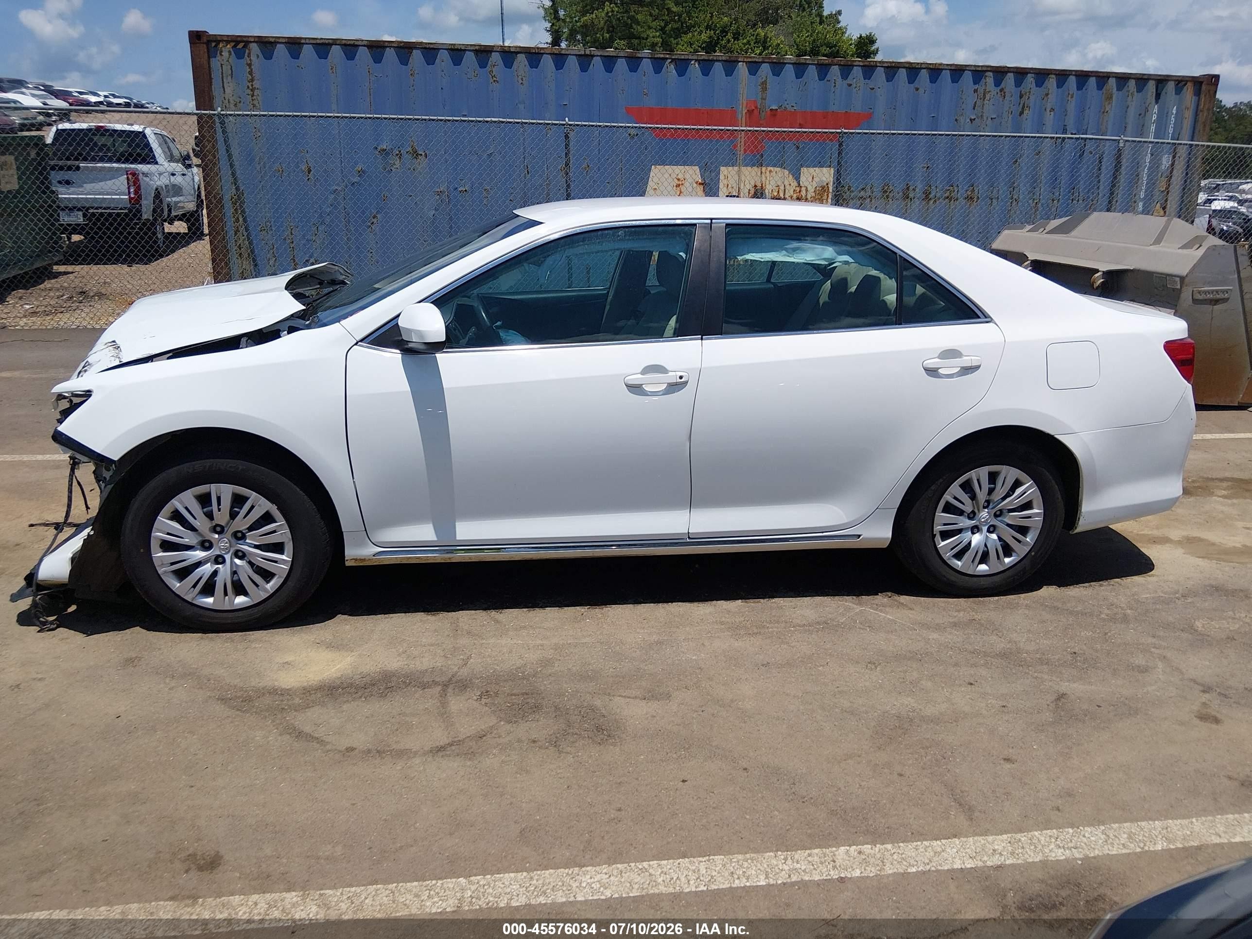 2014 Toyota Camry Le White vin: 4T4BF1FK4ER388759