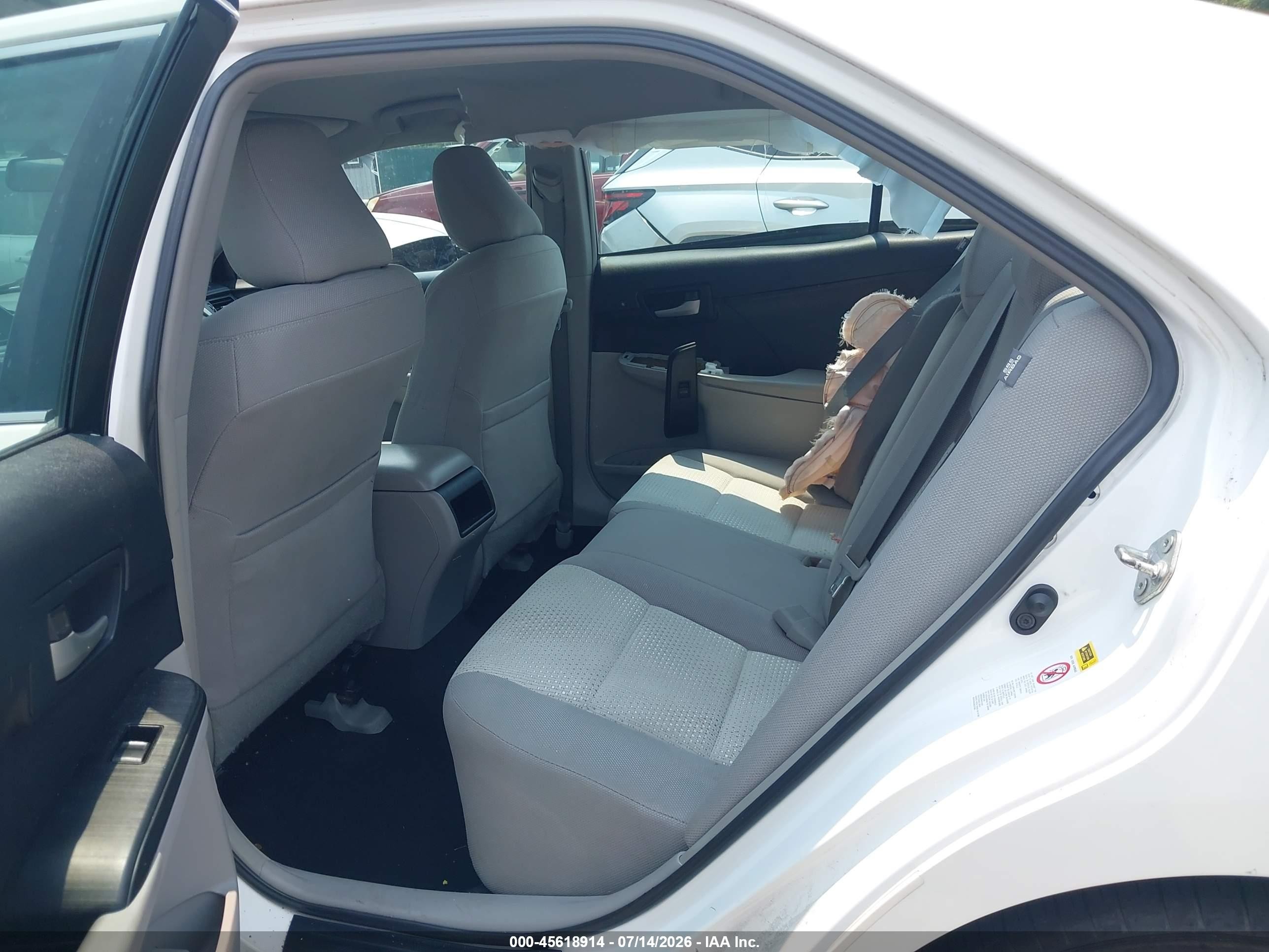 2014 Toyota Camry Le White vin: 4T4BF1FK4ER391970