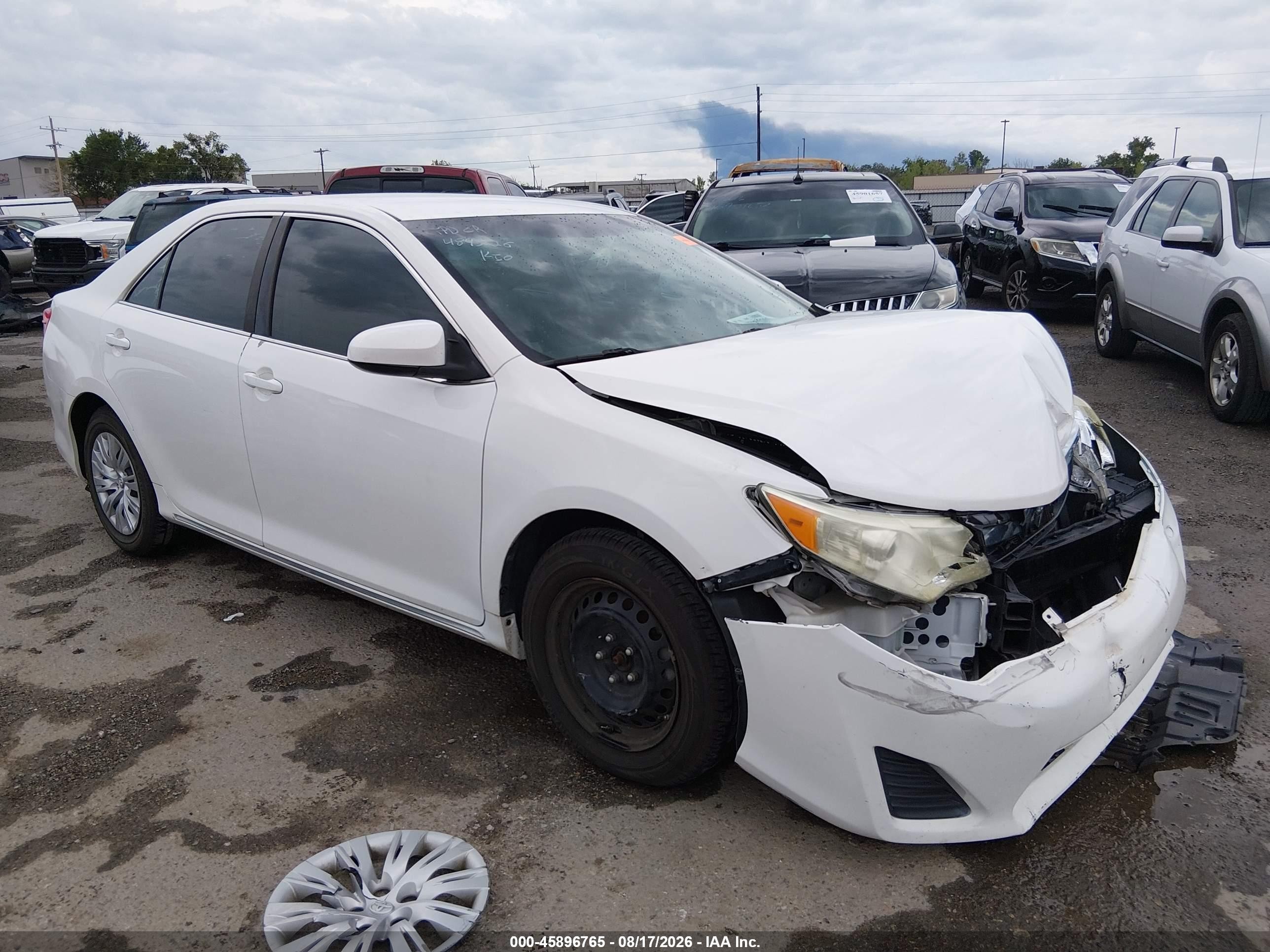 2014 Toyota Camry Le White vin: 4T4BF1FK4ER399552