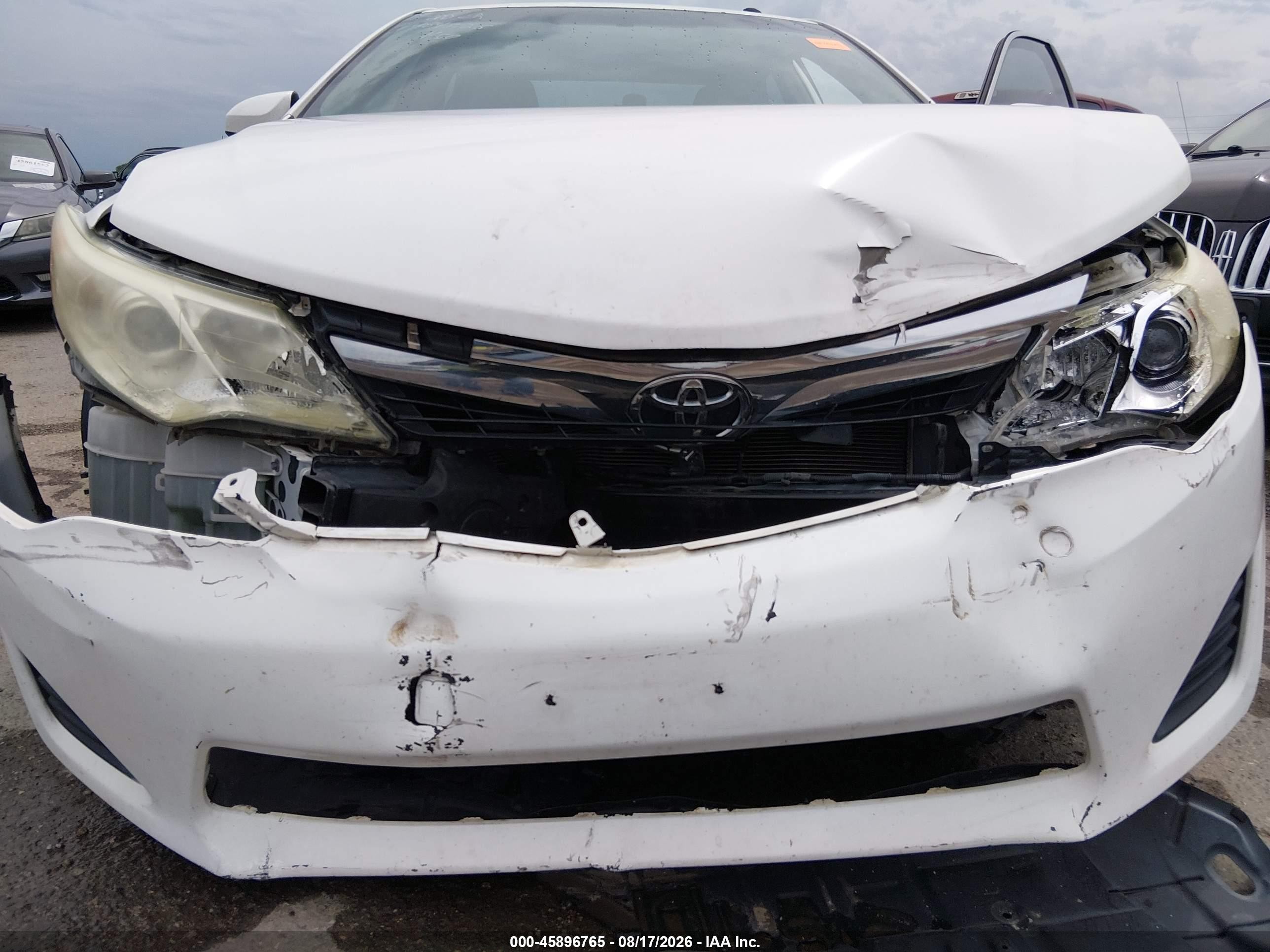 2014 Toyota Camry Le White vin: 4T4BF1FK4ER399552