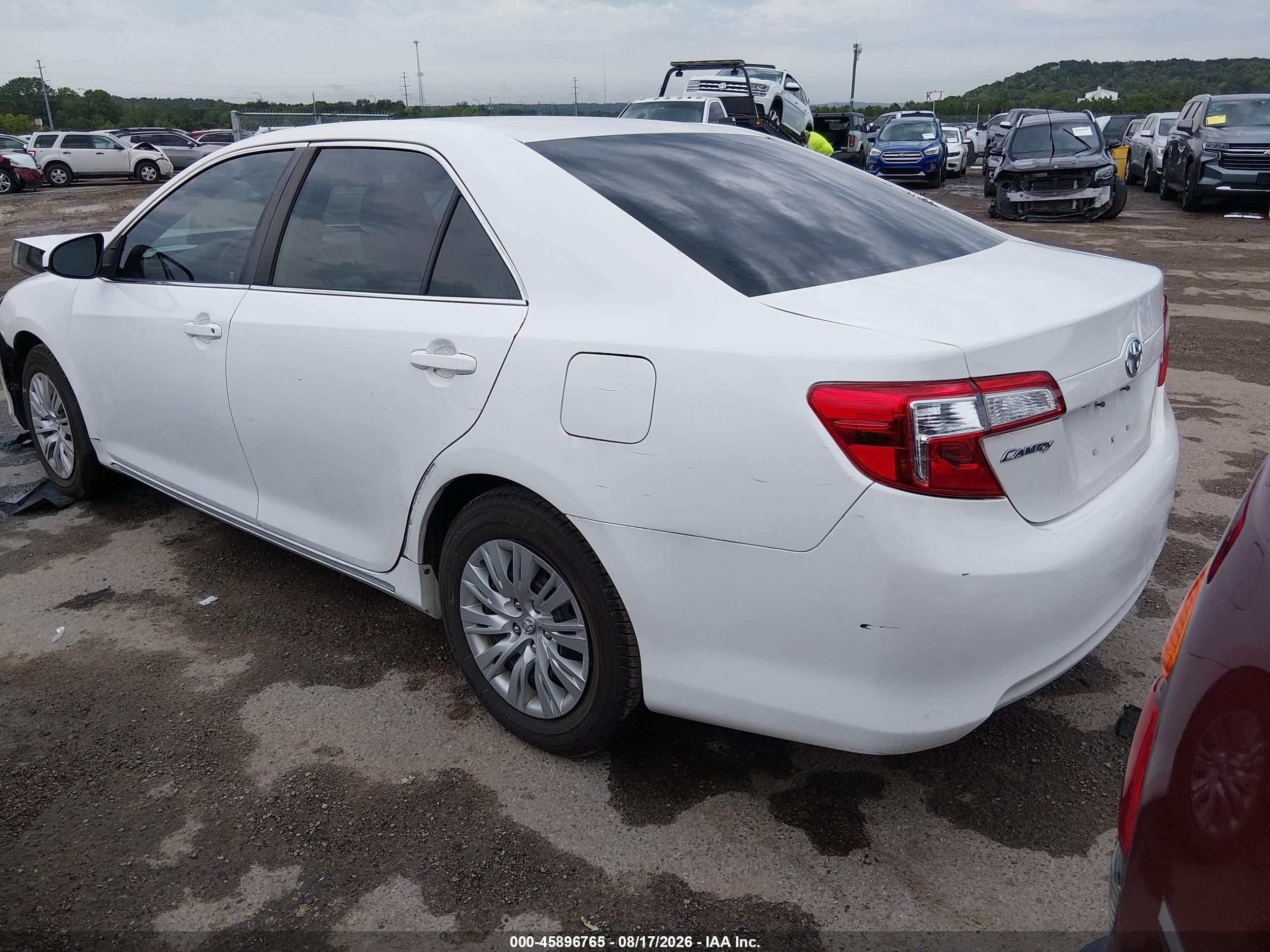 2014 Toyota Camry Le White vin: 4T4BF1FK4ER399552