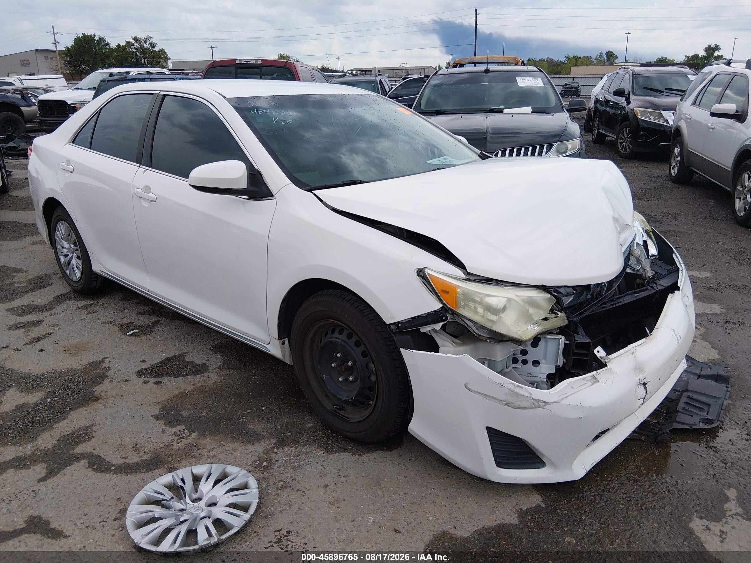 2014 Toyota Camry Le White vin: 4T4BF1FK4ER399552