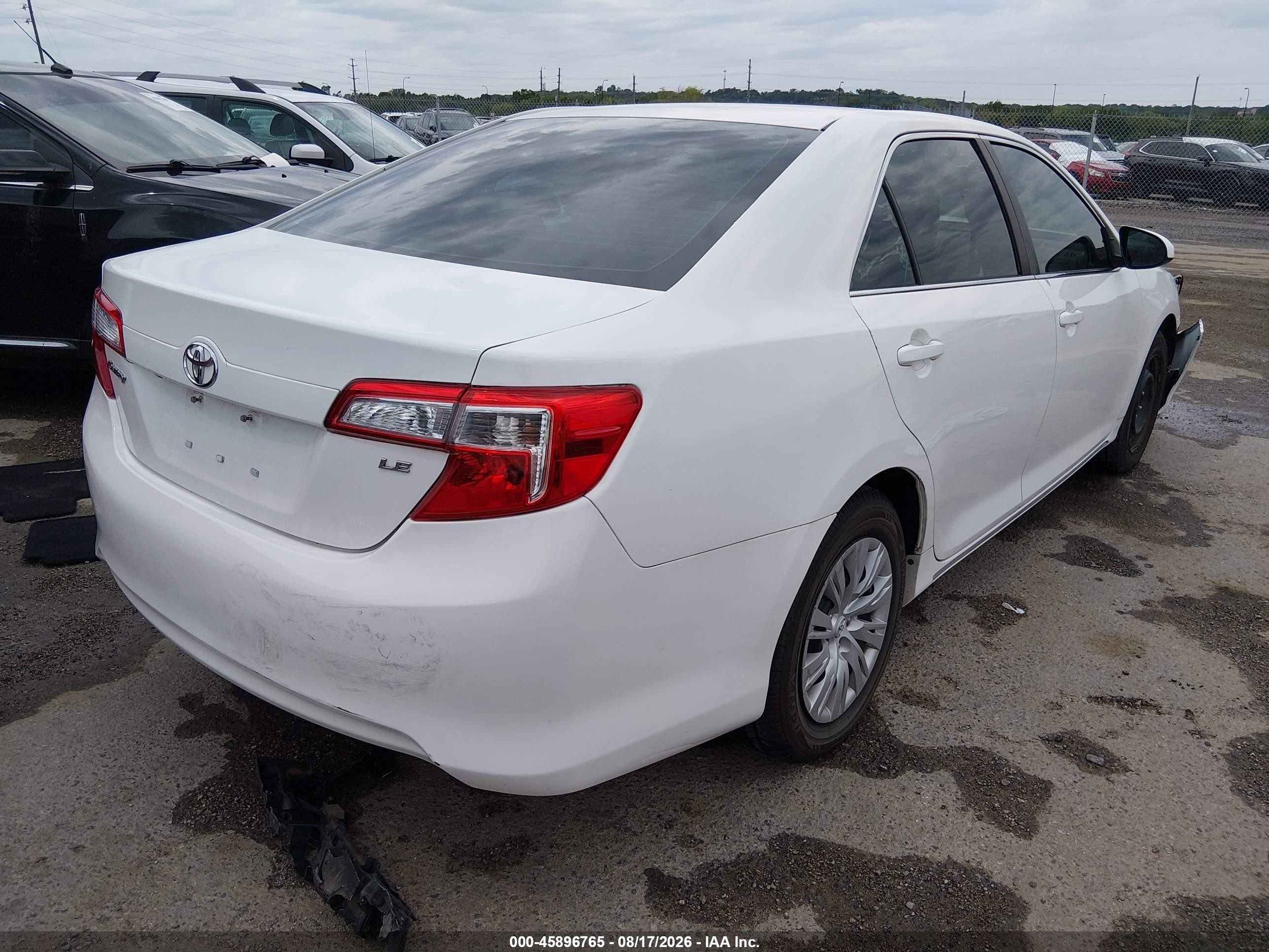 2014 Toyota Camry Le White vin: 4T4BF1FK4ER399552