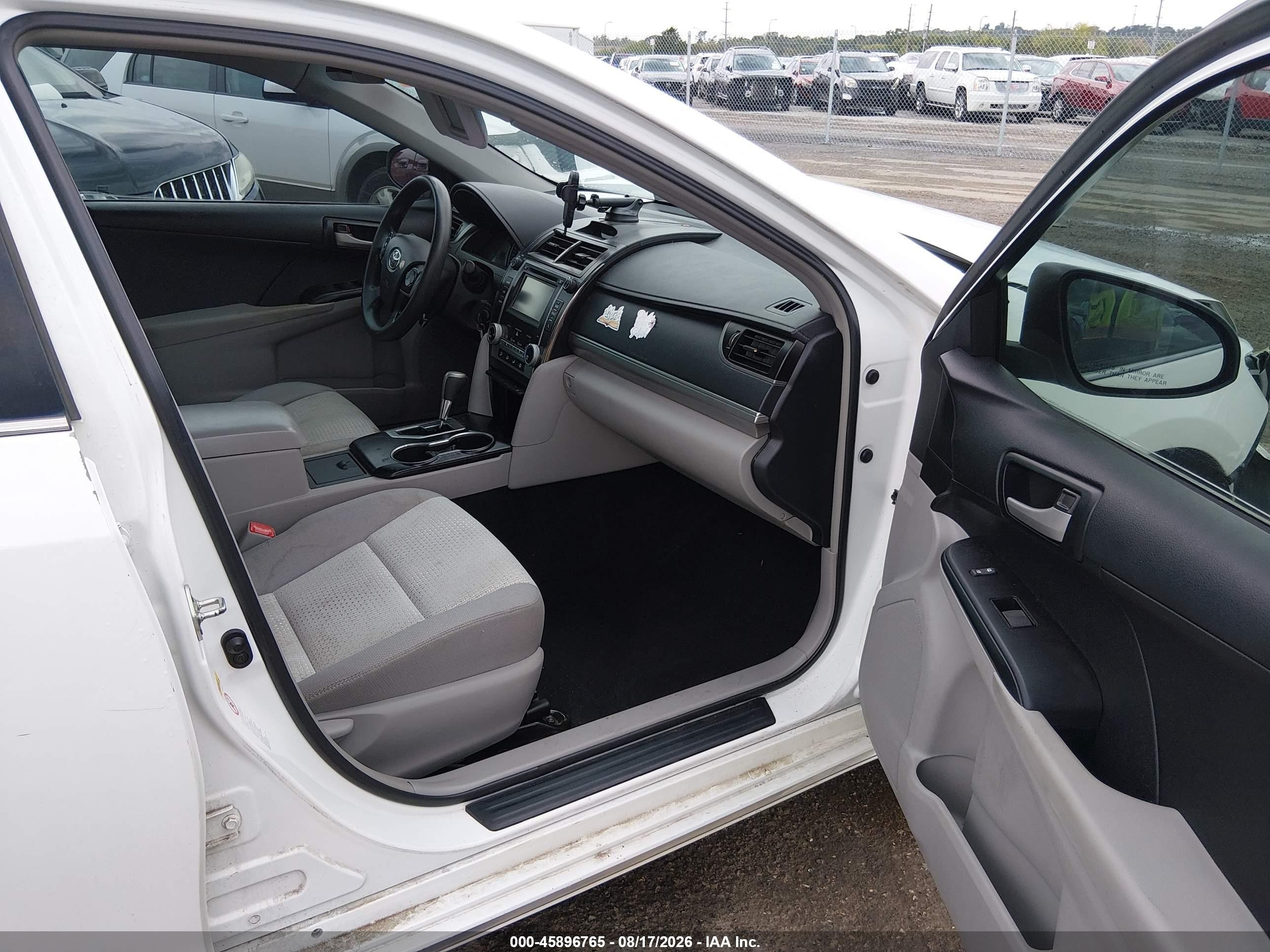 2014 Toyota Camry Le White vin: 4T4BF1FK4ER399552