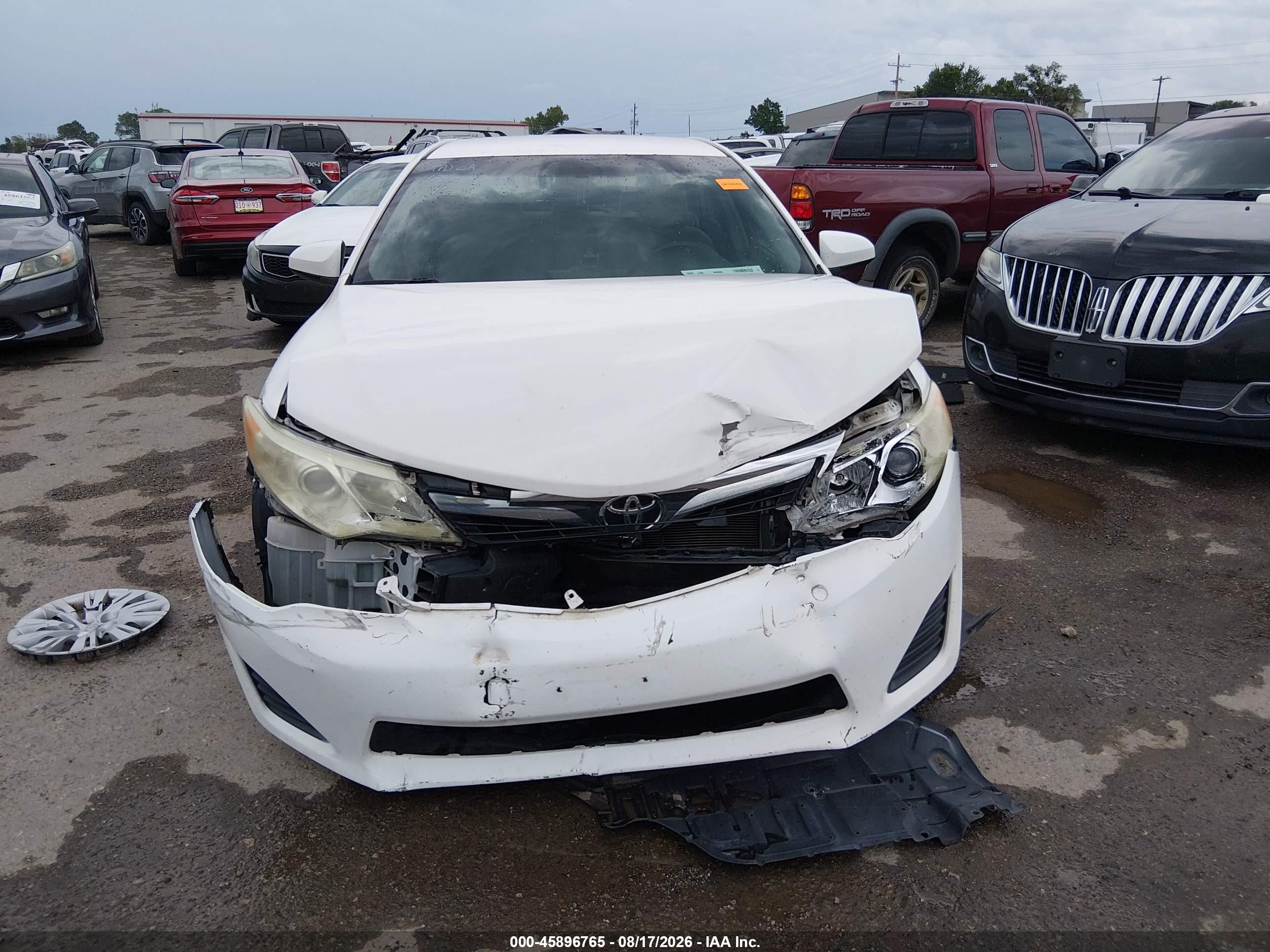 2014 Toyota Camry Le White vin: 4T4BF1FK4ER399552