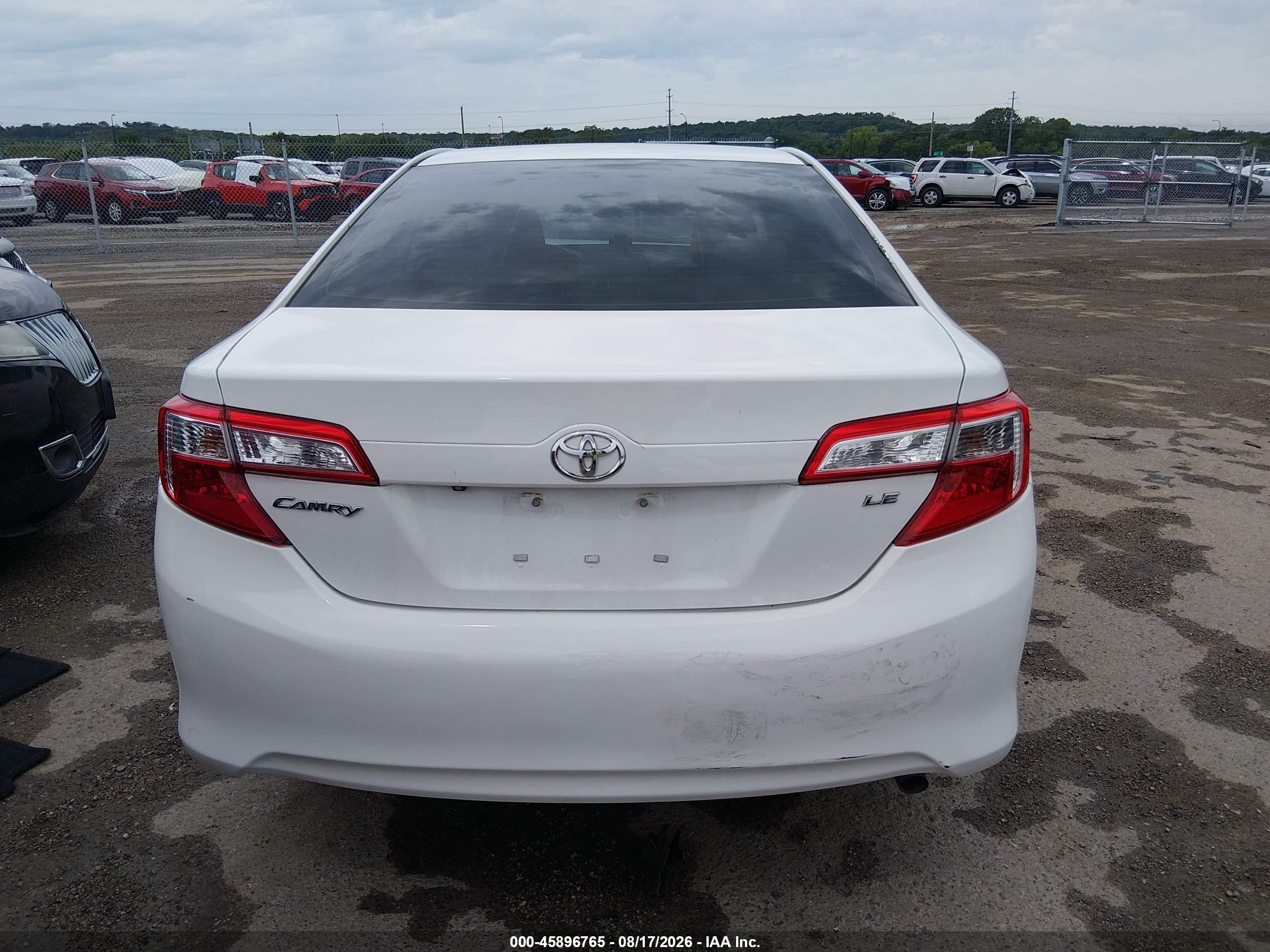 2014 Toyota Camry Le White vin: 4T4BF1FK4ER399552