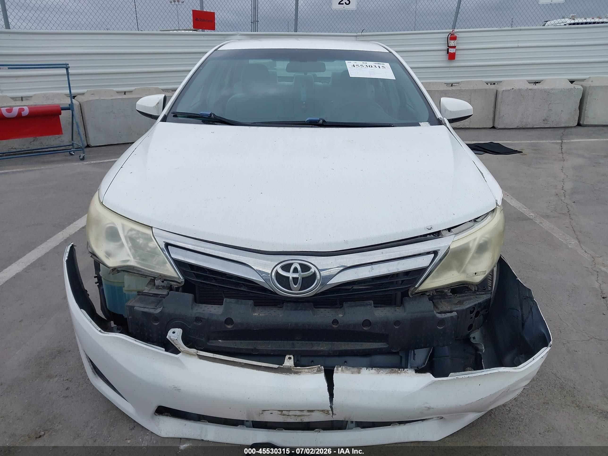 2014 Toyota Camry Le White vin: 4T4BF1FK4ER399602