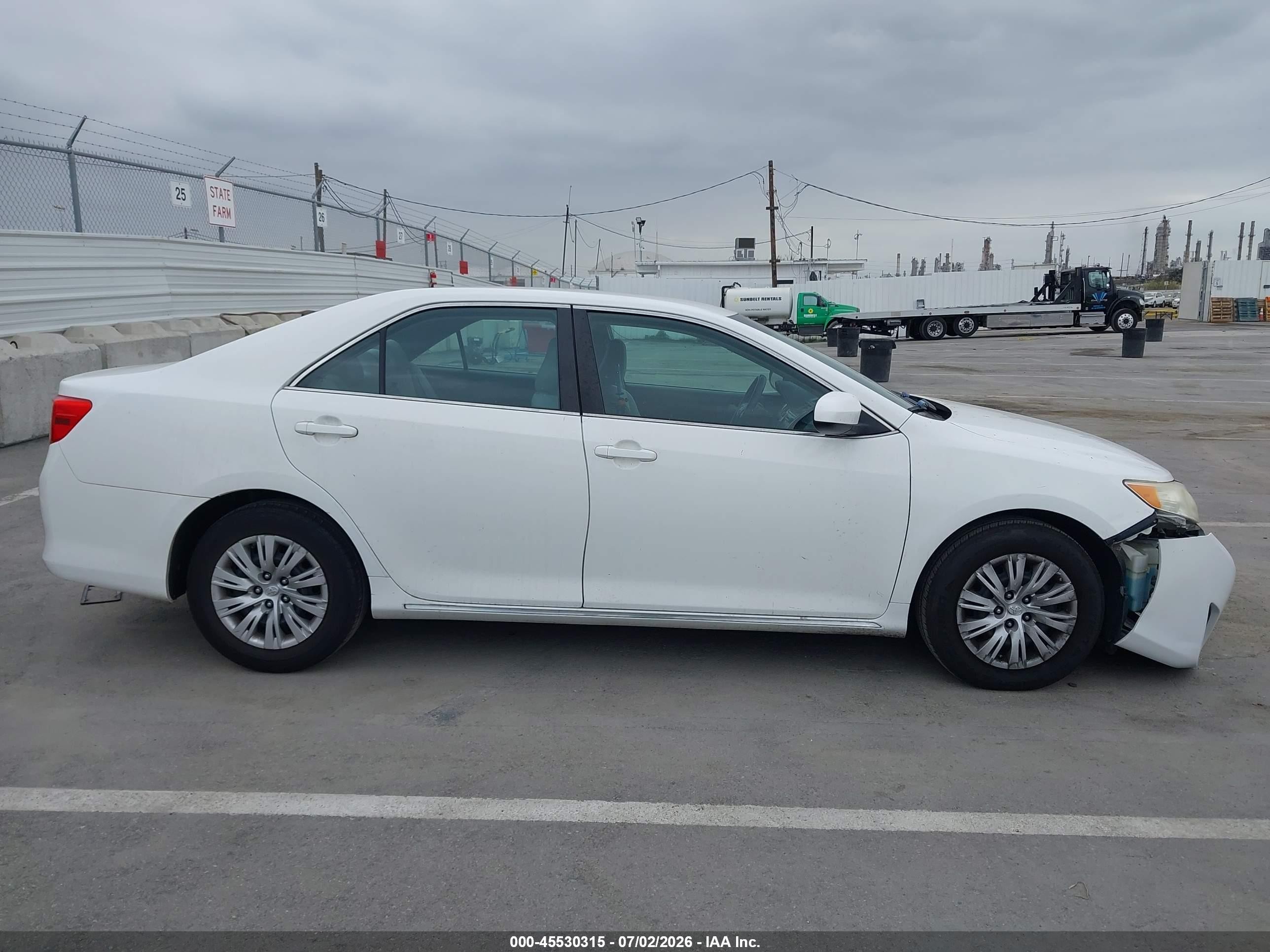 2014 Toyota Camry Le White vin: 4T4BF1FK4ER399602