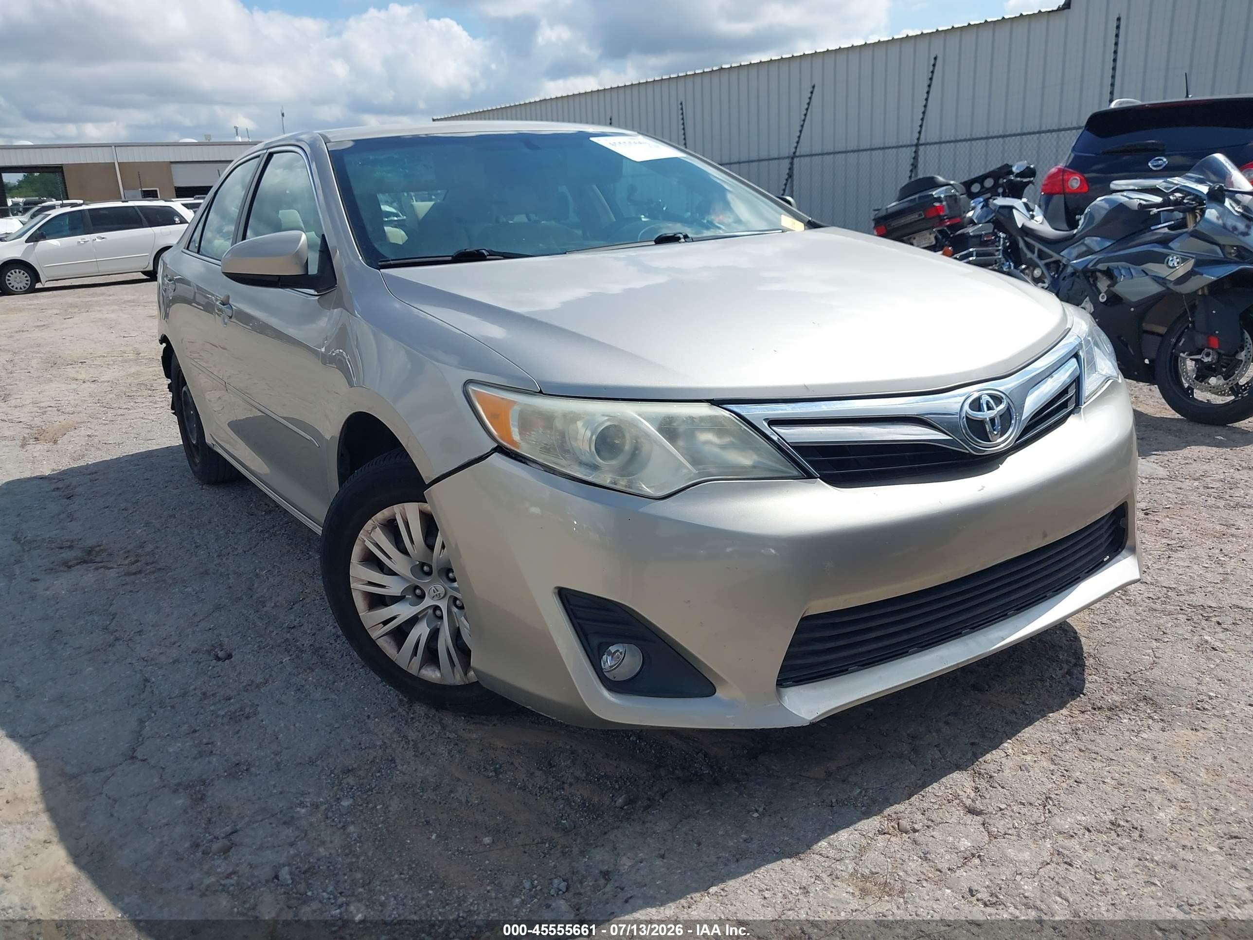 2014 Toyota Camry Le Silver vin: 4T4BF1FK4ER400585
