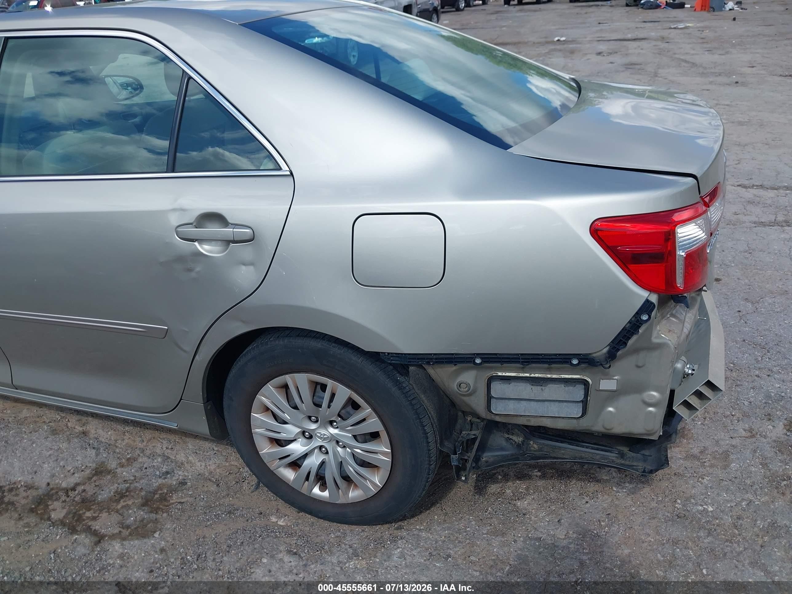 2014 Toyota Camry Le Silver vin: 4T4BF1FK4ER400585