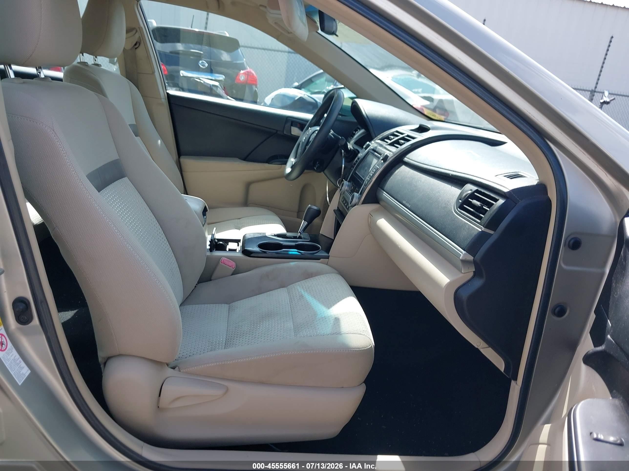 2014 Toyota Camry Le Silver vin: 4T4BF1FK4ER400585