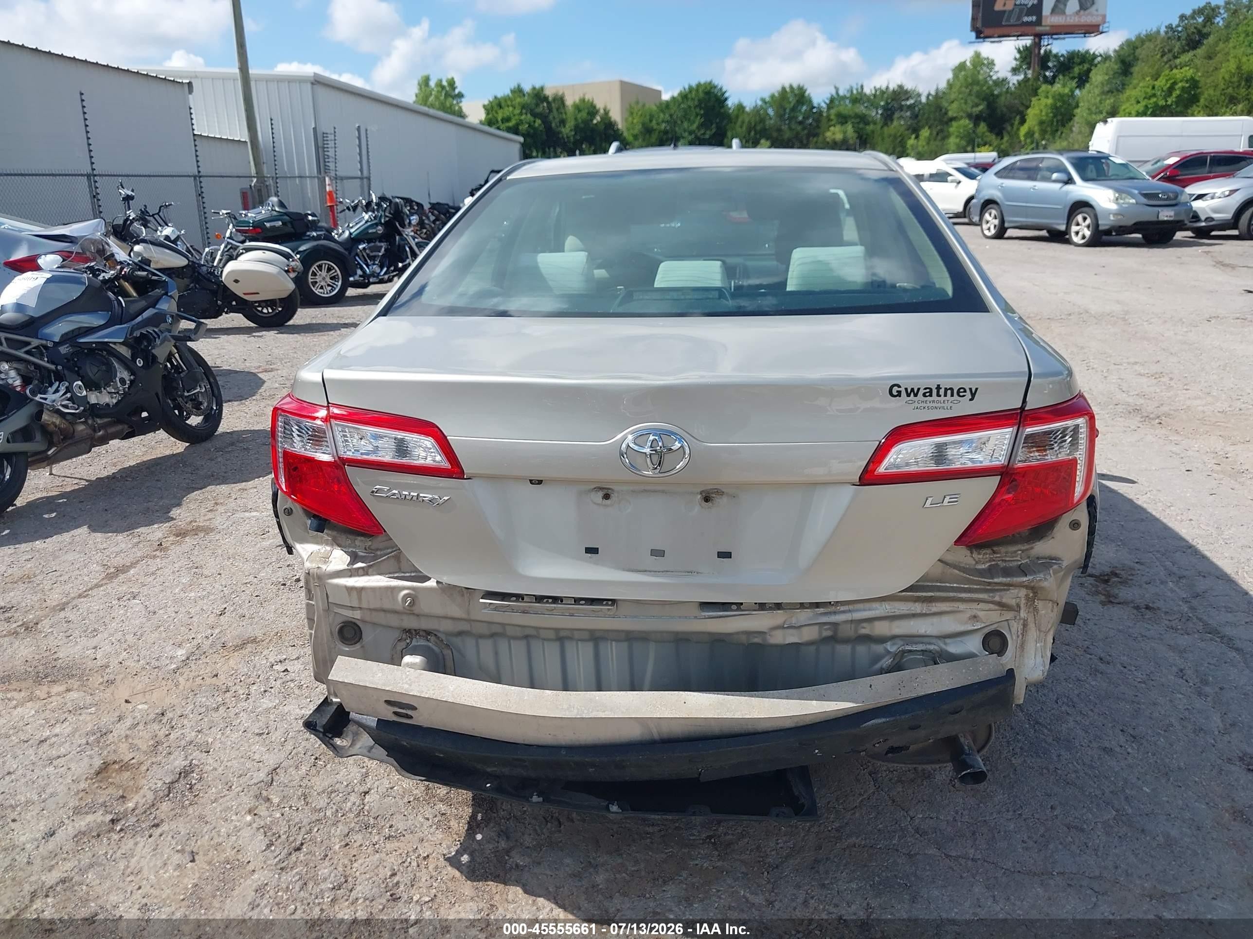2014 Toyota Camry Le Silver vin: 4T4BF1FK4ER400585