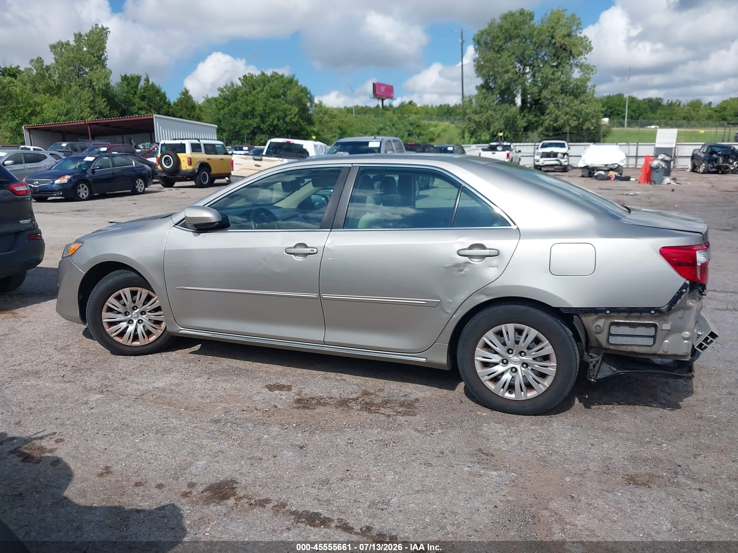 2014 Toyota Camry Le Silver vin: 4T4BF1FK4ER400585