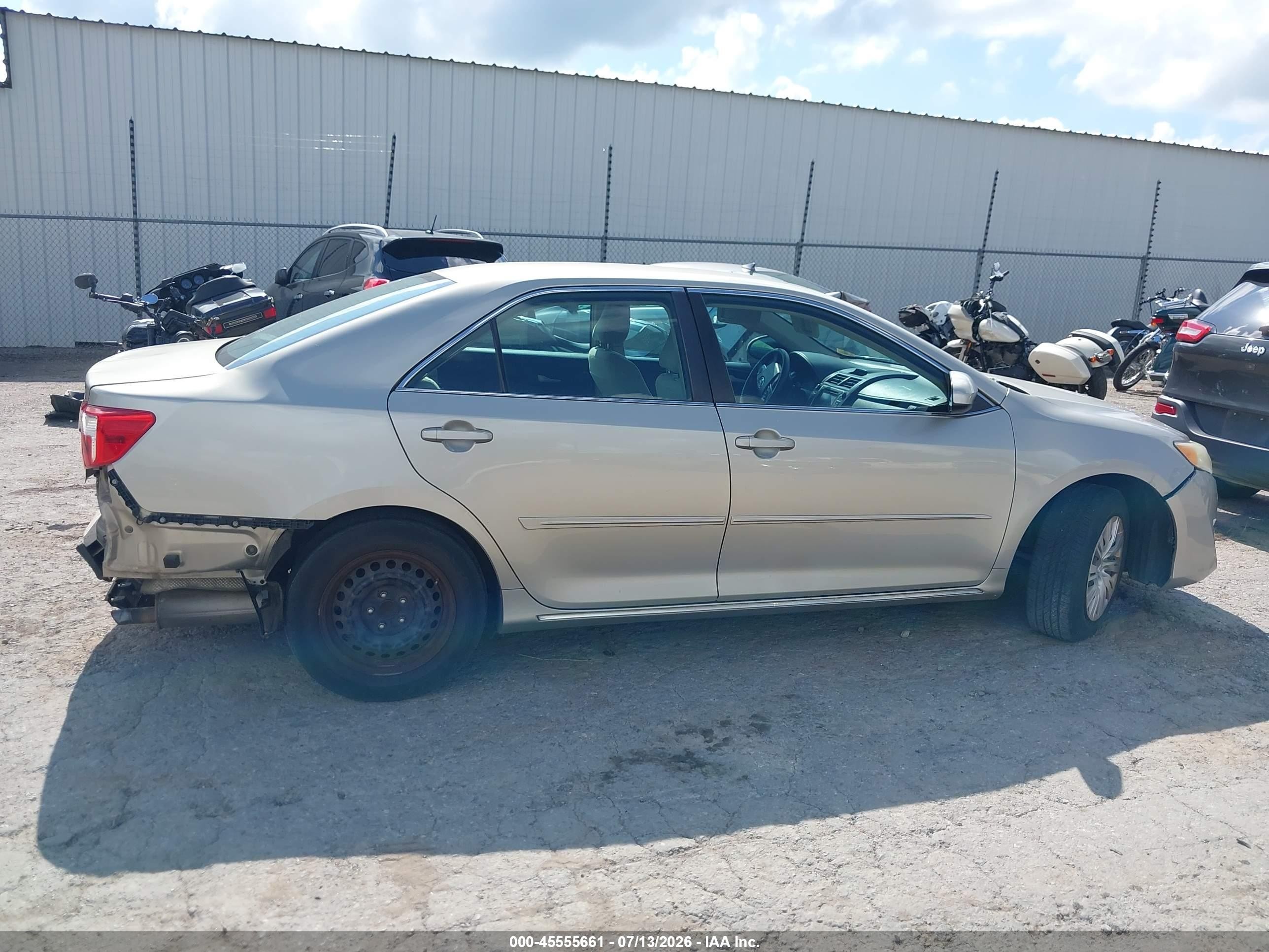 2014 Toyota Camry Le Silver vin: 4T4BF1FK4ER400585