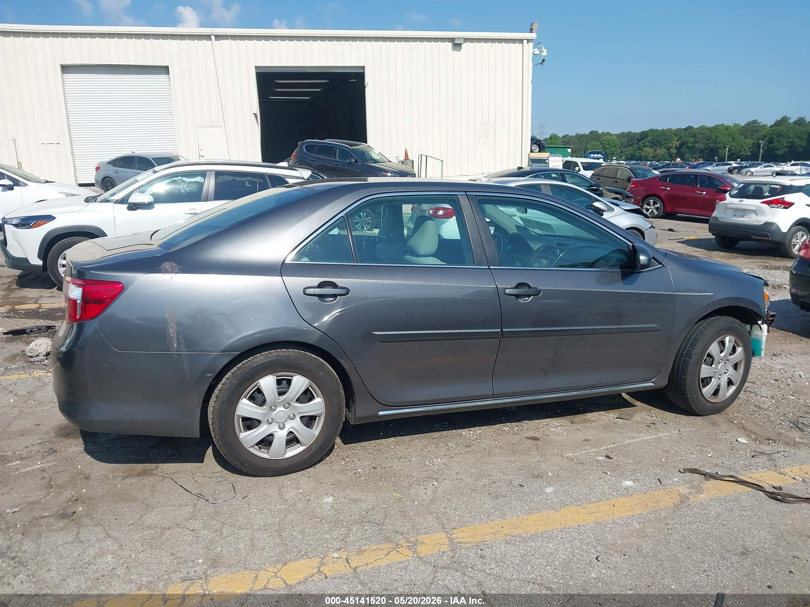 2014 Toyota Camry Le Gray vin: 4T4BF1FK4ER403938